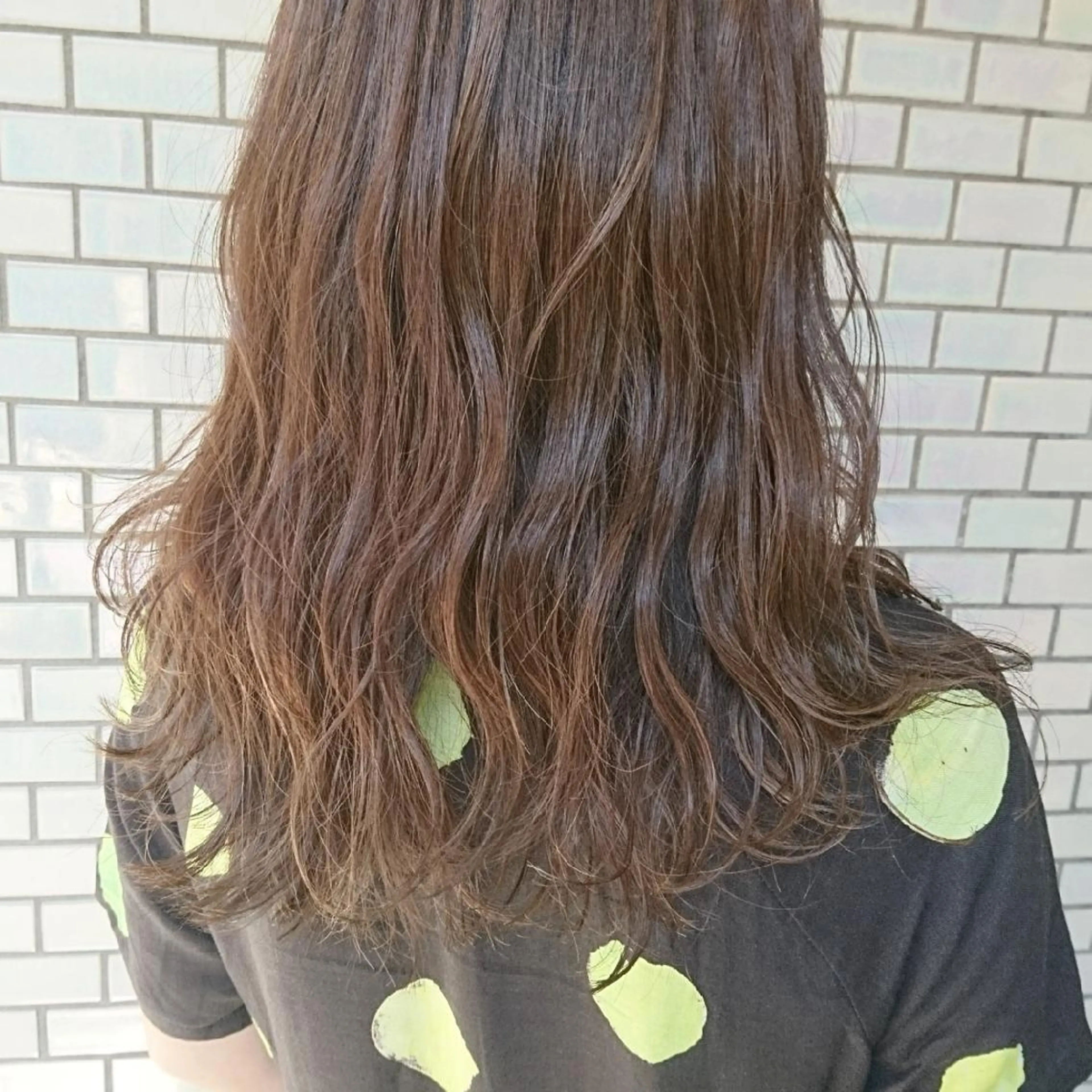 セミロング カラー グラデーションカラー ハイライトカラー イルミナカラー ハイライト 社内カット講師・店長 菅原賢一のヘアスタイル