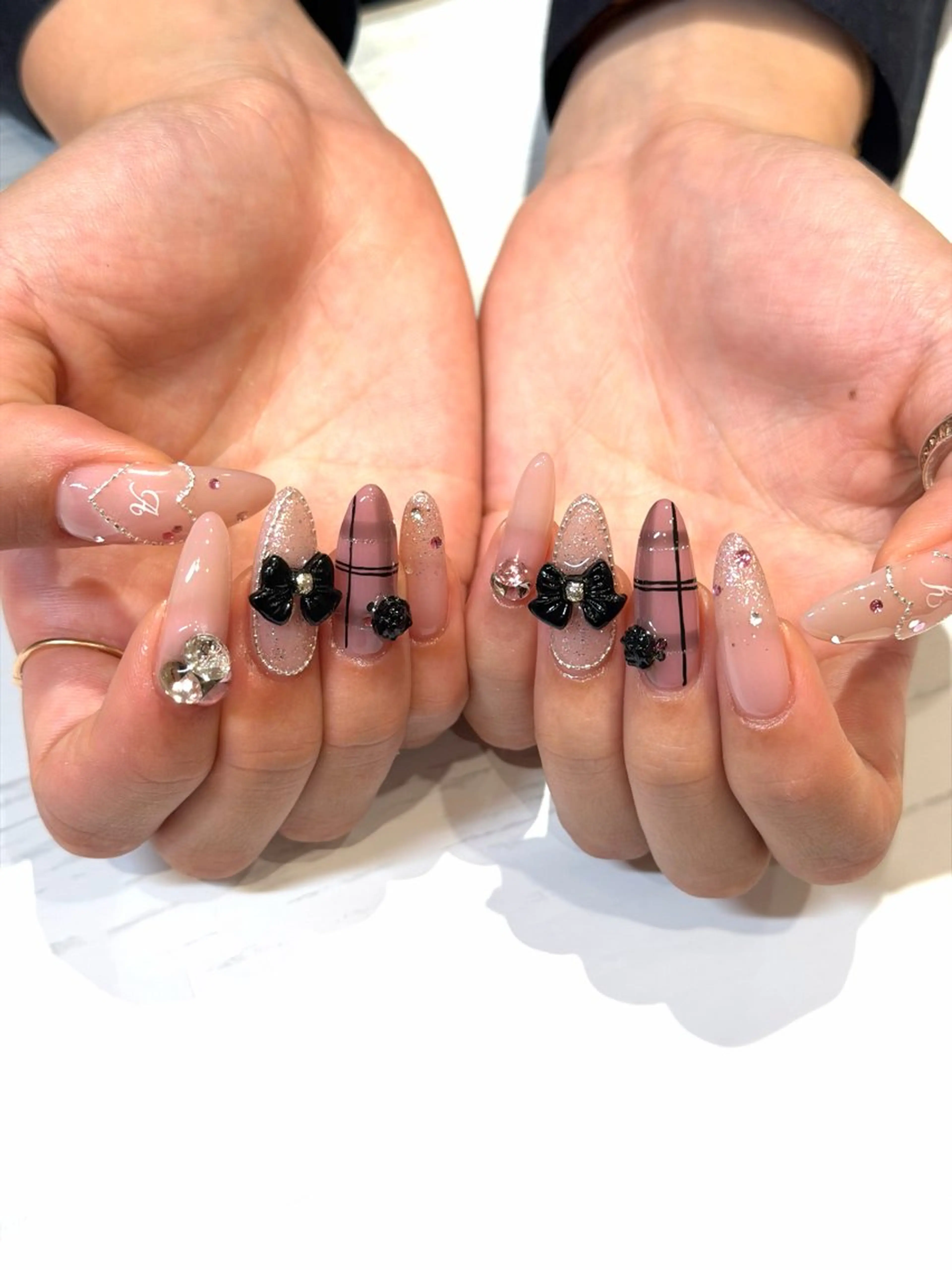 ネイル ピンク リボン ストーンネイル ハンドネイル NailAVANCE Ichikaのネイルデザイン