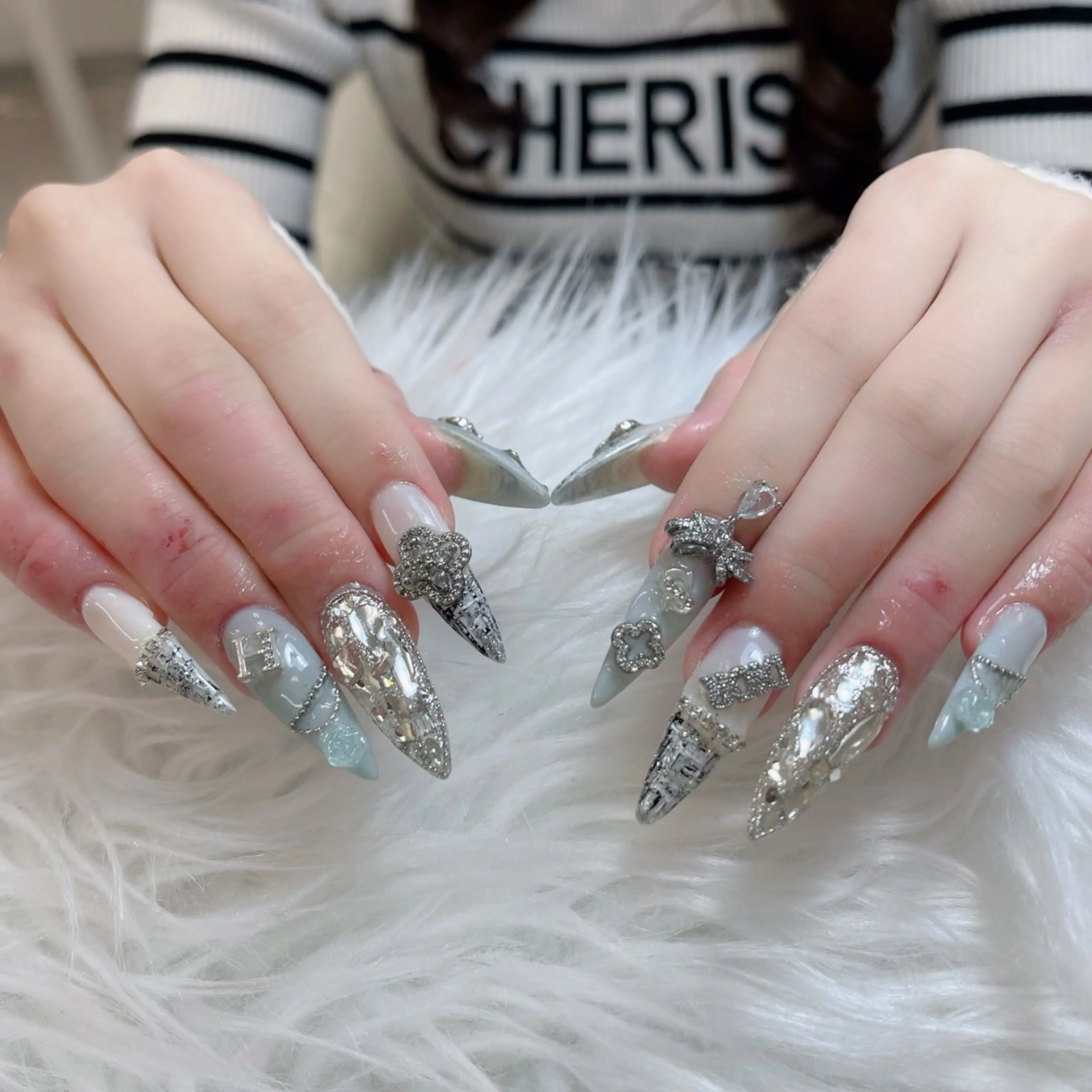 ネイル チークネイル フレンチネイル グラデーション キラキラネイル 韓国ネイル HIKARI HANA NAIL所属・HIKARIHANA NAILのネイルデザイン