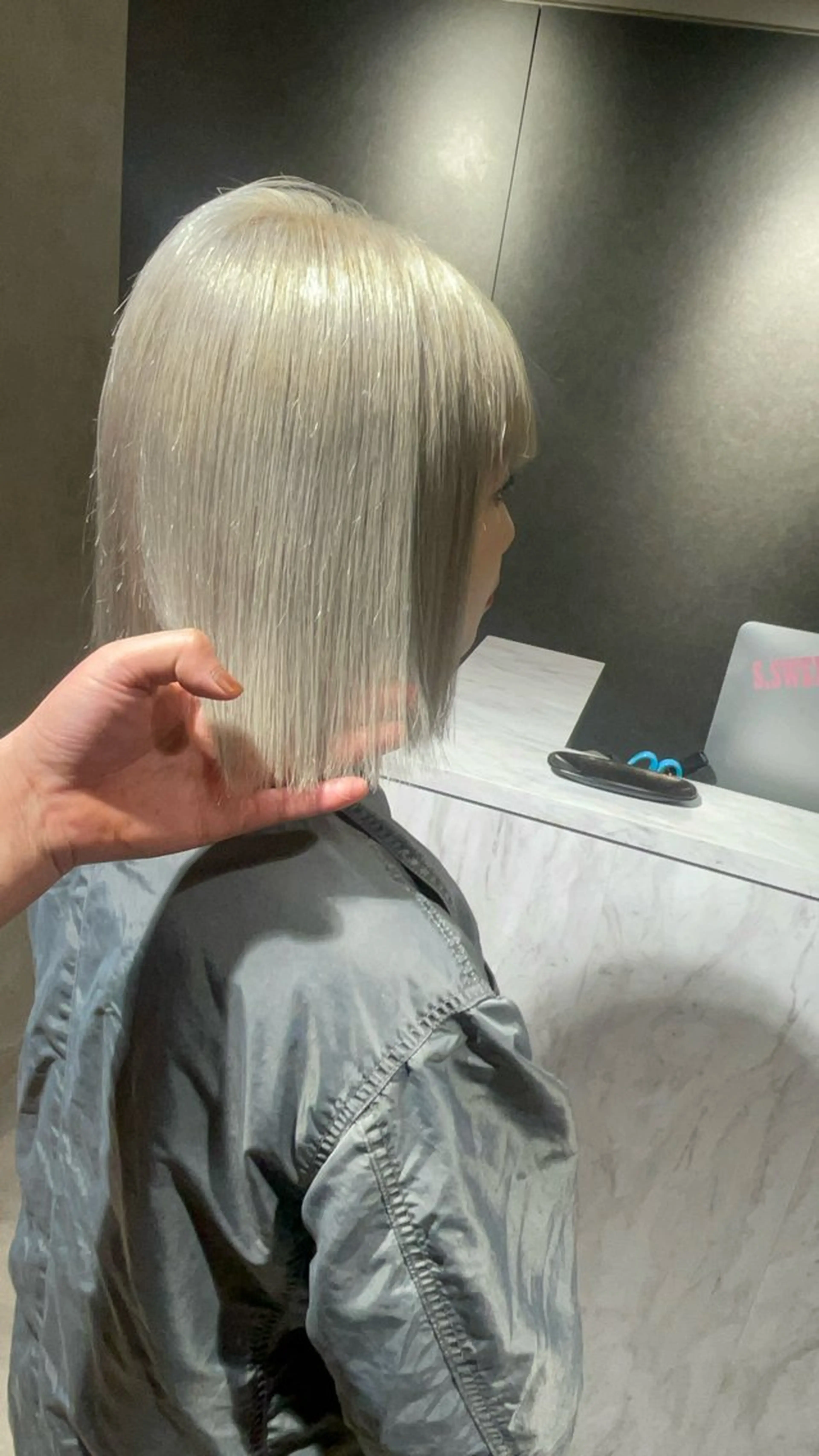 ミディアム カラー ベージュカラー ホワイトベージュ 🇰🇷ハイトーン× 韓国レイヤー레이어드のヘアスタイル