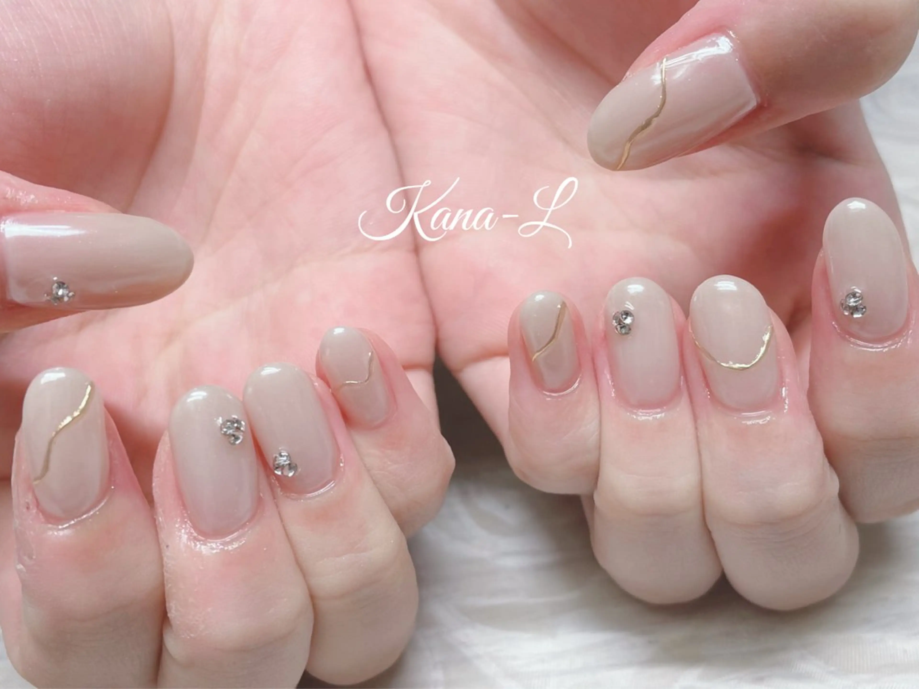 ネイル ジェルネイル ゴールド ミラーネイル ニュアンスネイル オフィスネイル 芦辺 香奈のネイルデザイン