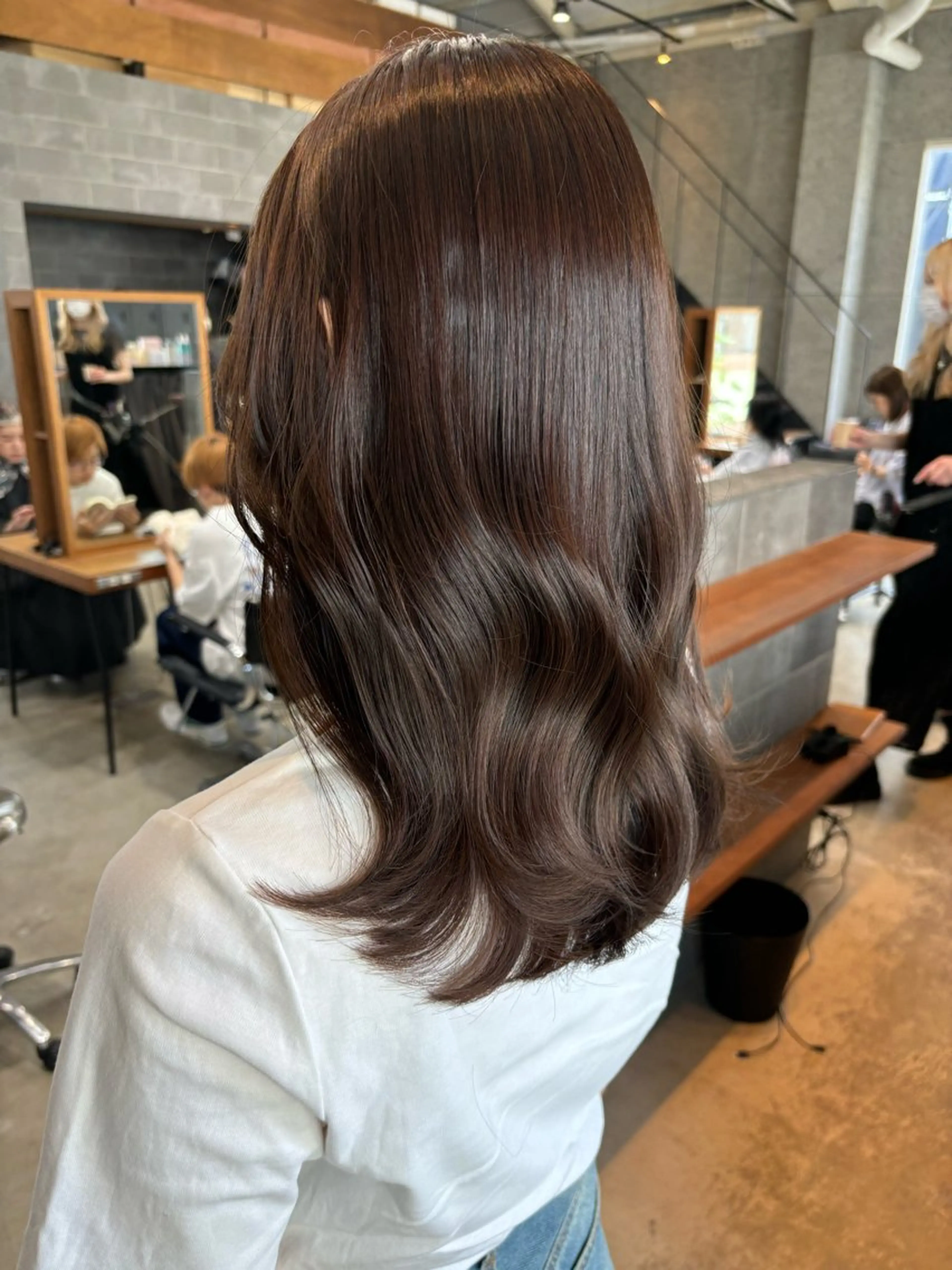 ミディアム カラー パーマ ヘアアレンジ ブリーチ ブラウンカラー ブリーチなしカラー ヘアカラー トリートメント ヘッドスパ ヘアセット 押切 響　のヘアスタイル