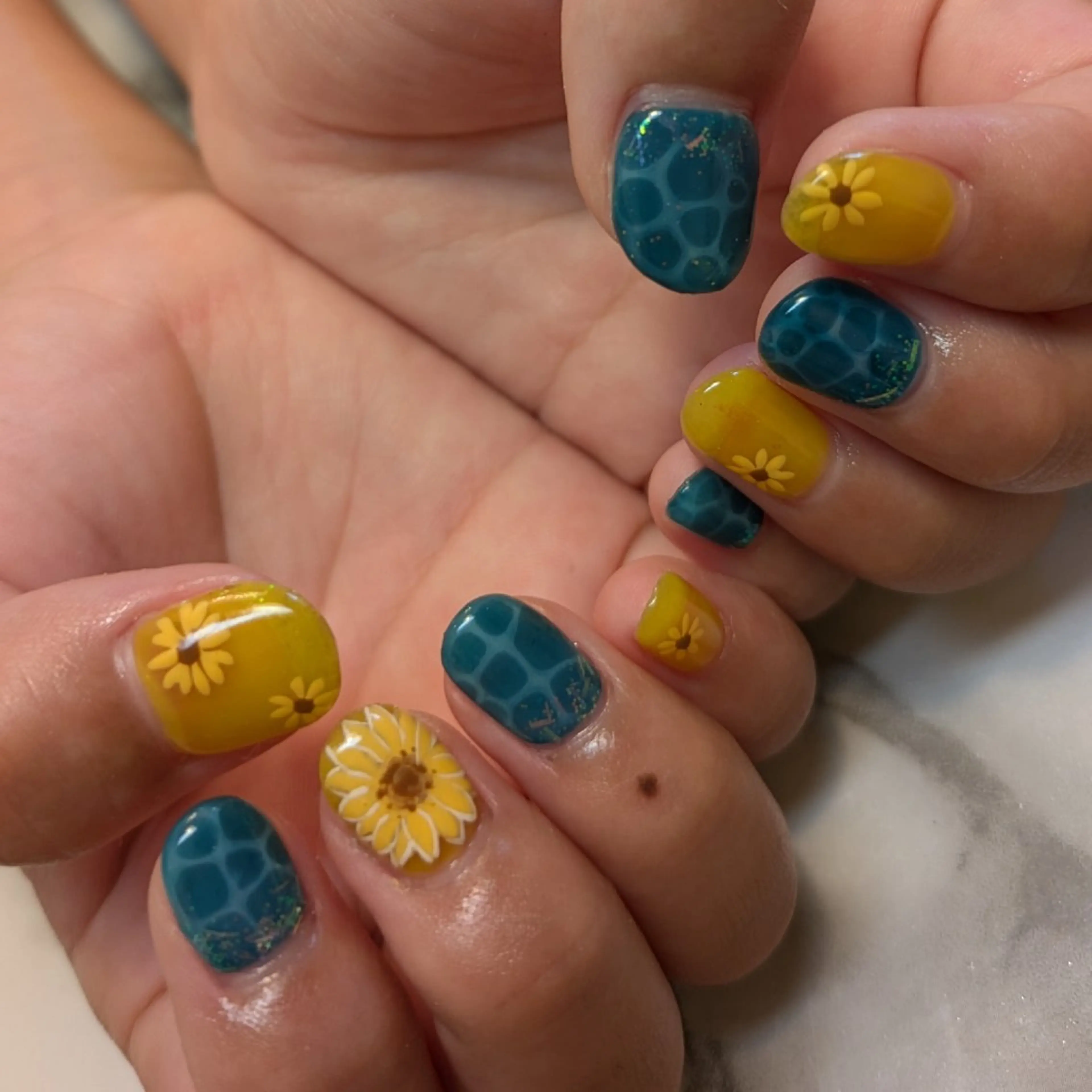 ネイル 夏ネイル ジェヌインネイル 河内のネイルデザイン