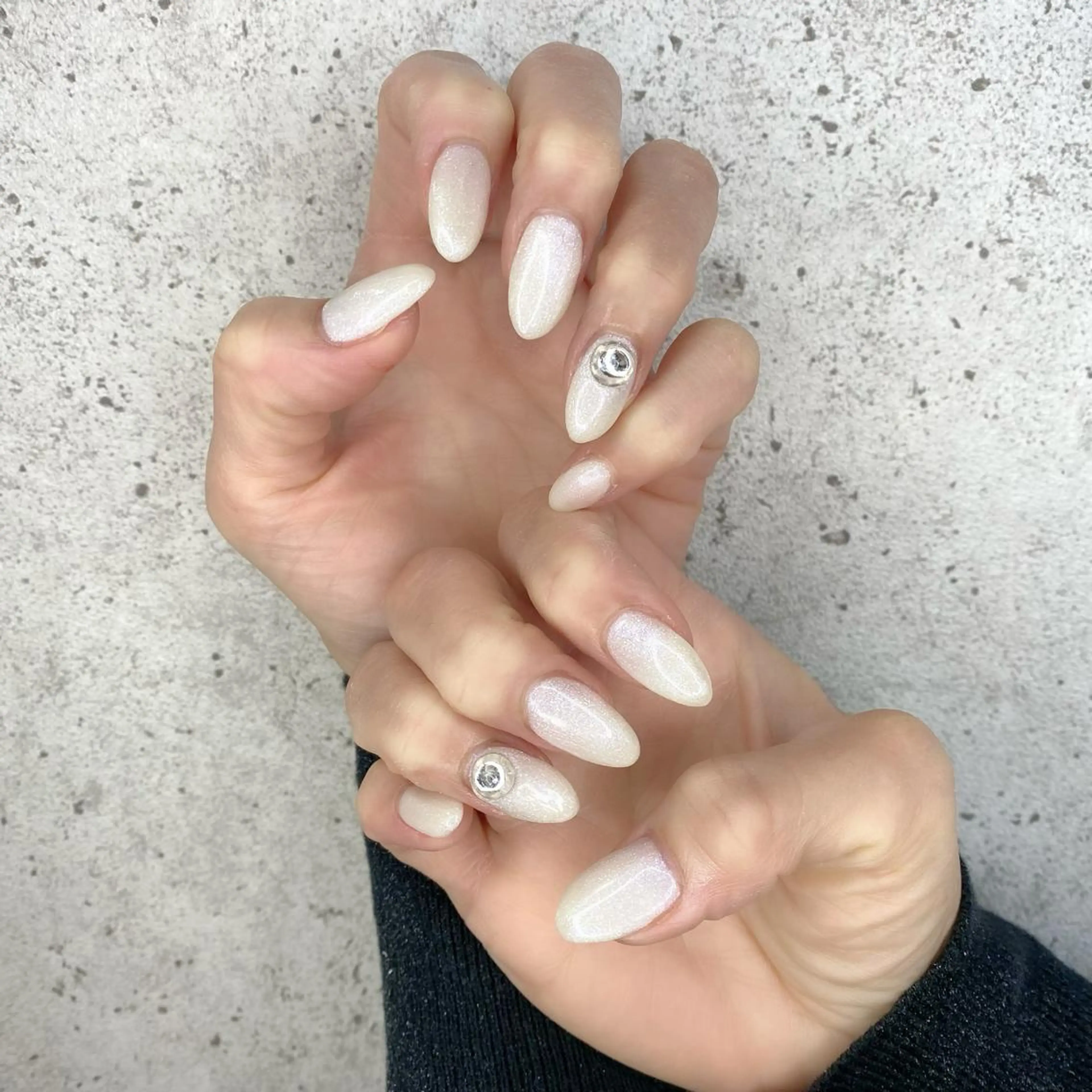 セミロング カラー パーマ ヘアアレンジ メンズ キッズ ネイル マツエク・マツパ アイブロウ キラキラネイル ラメ(グリッター) スカルプネイル ストーンネイル ホワイト Salon Ｋのネイルデザイン