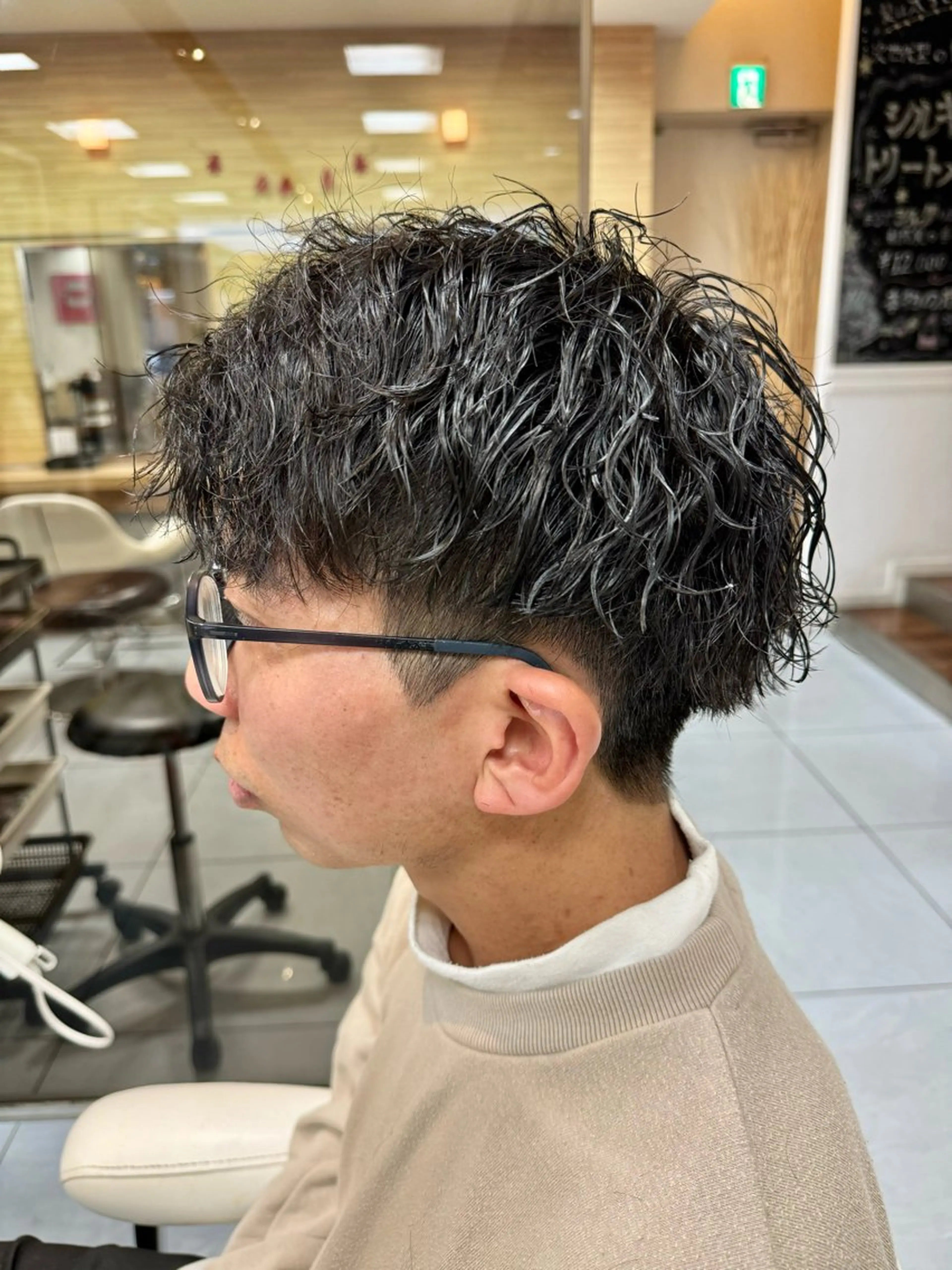 パーマ メンズ 韓国レイヤーカット/ くすみカラー/モモのヘアスタイル