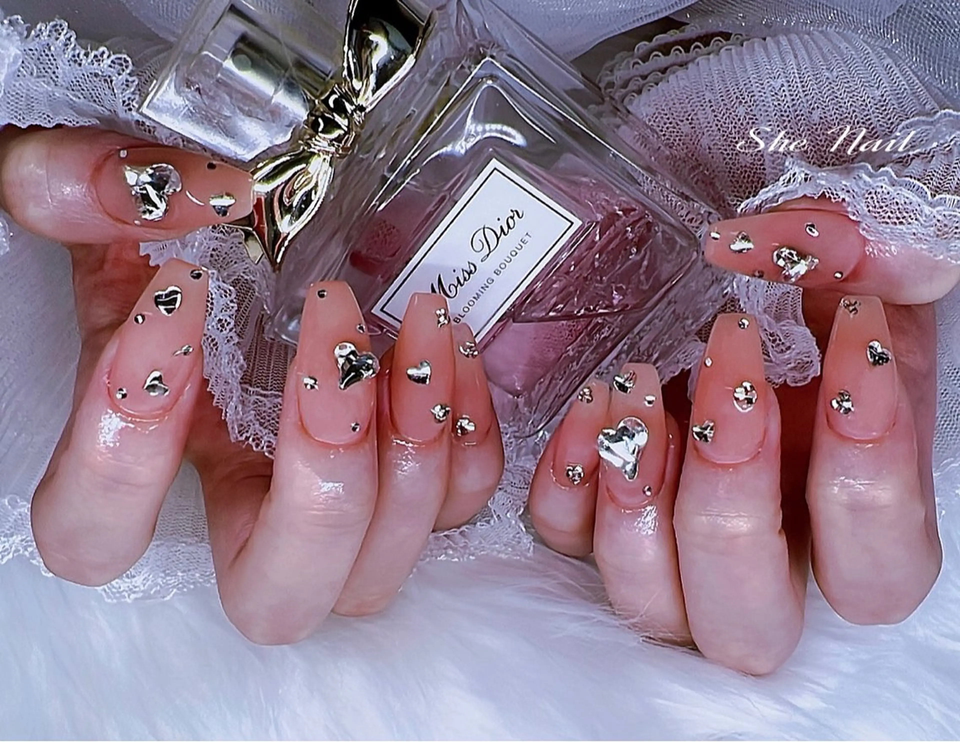 ネイル チークネイル 長さ出し フレンチネイル ガラスフレンチ キラキラネイル She Nail所属・ISA_ BELLAのネイルデザイン