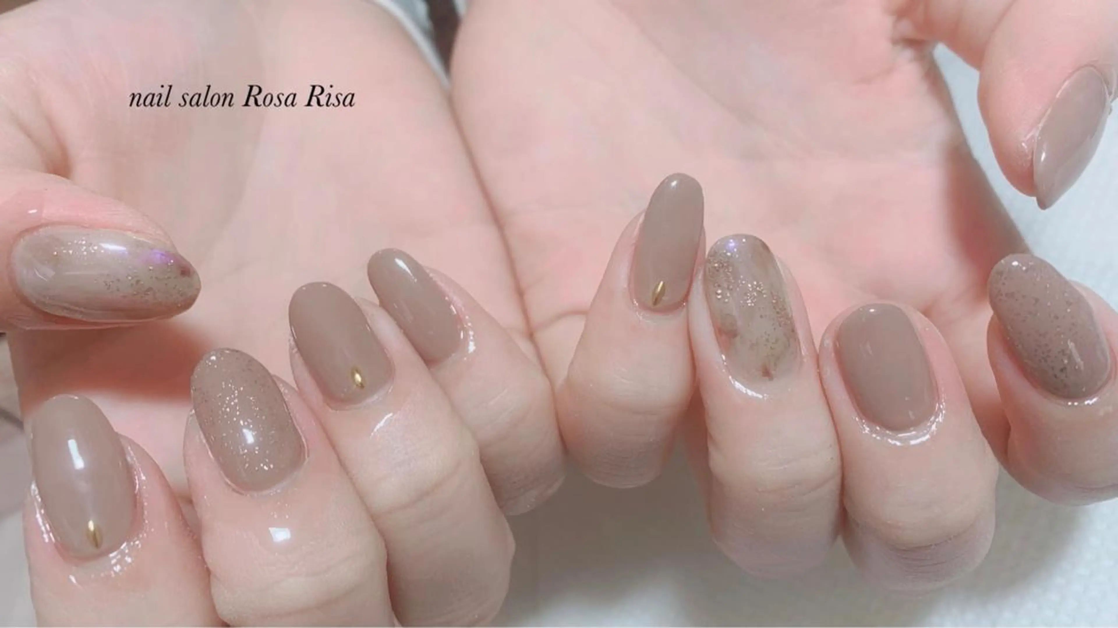 ミディアム ネイル ニュアンスネイル シンプルネイル ネイルスタジオ シェイクユアハンズのネイルデザイン