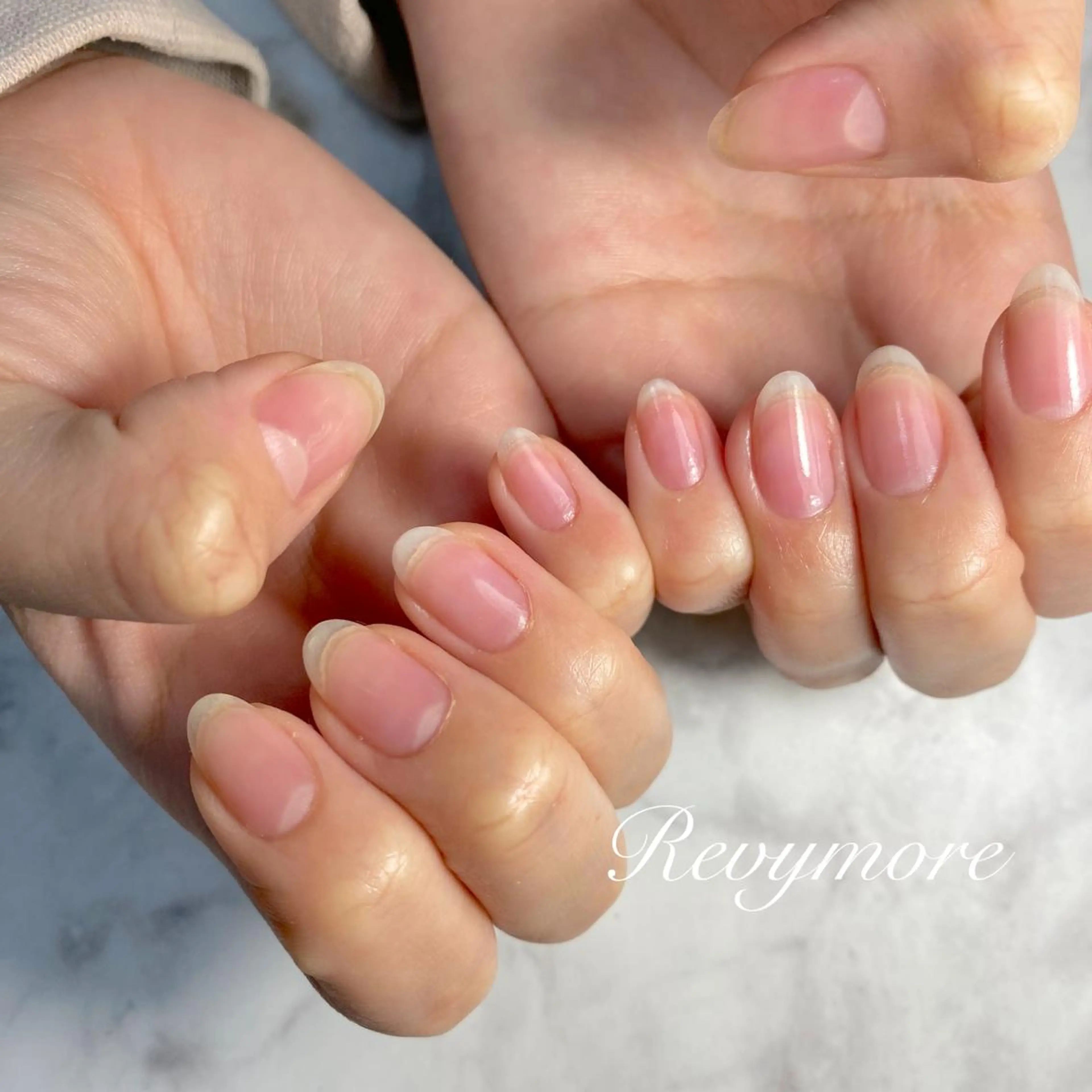 ミディアム ネイル 韓国風ヘア ジェルネイル キラキラネイル 韓国ネイル ニュアンスネイル nail salon Revymore所属・nail salon Revymoreのネイルデザイン