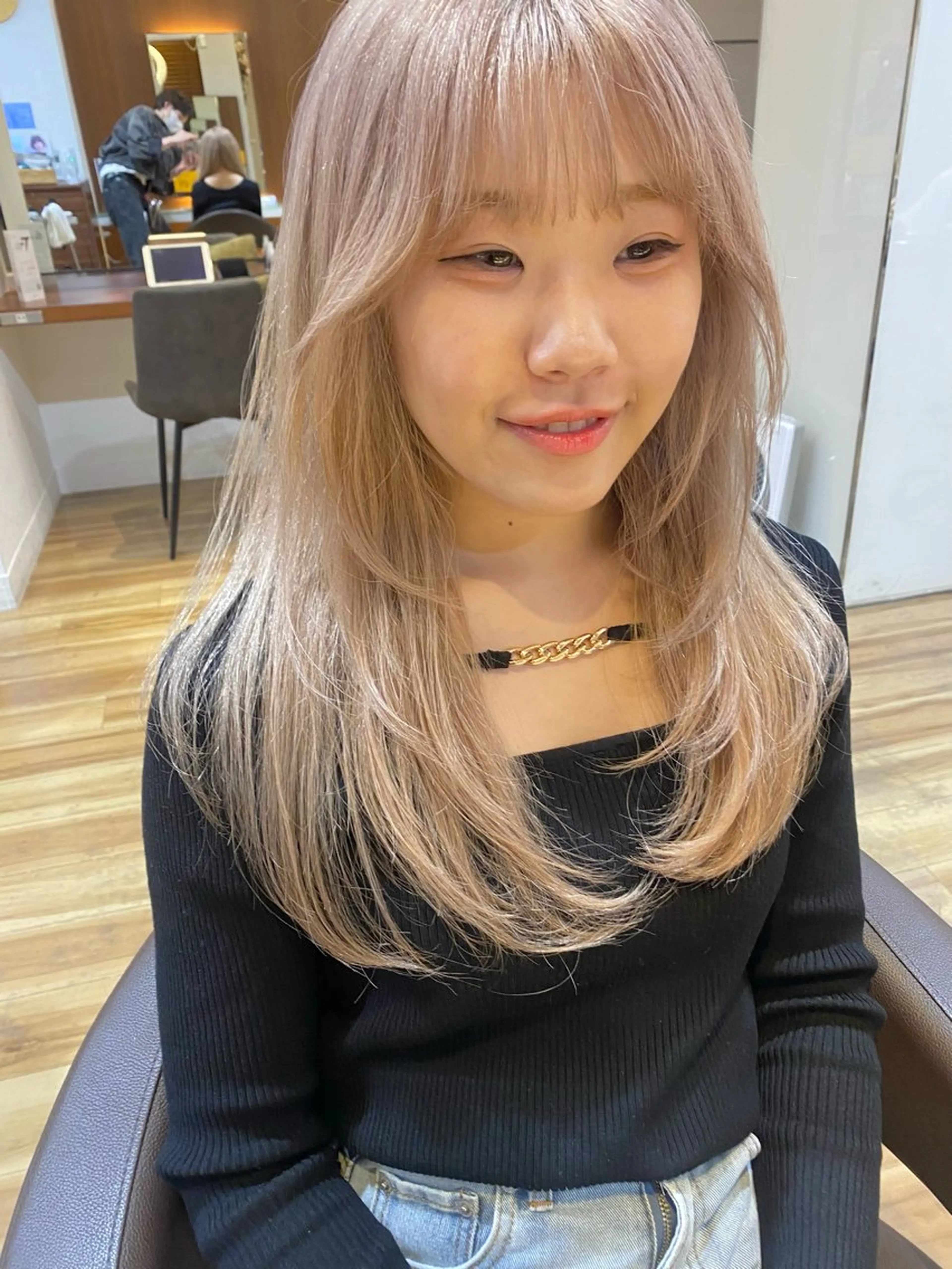 ロング カラー ベージュカラー ブリーチ ホワイトベージュ レイヤーカット ワンホンレイヤー カット ヘアカラー トリートメント レイヤーカット /透明感/千葉怜寿のヘアスタイル