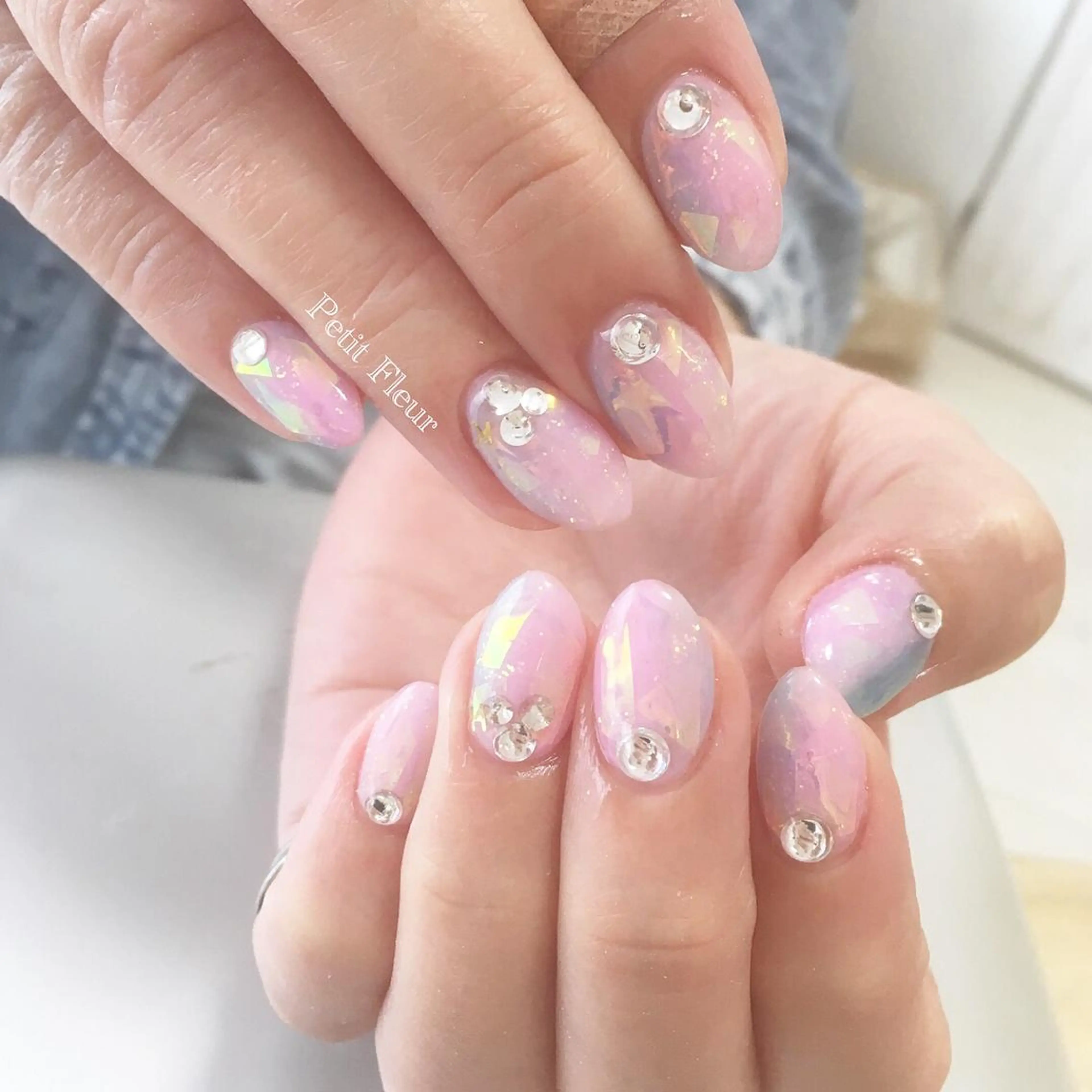 ネイル クリアネイル ホログラムネイル キラキラネイル ラメ(グリッター) ピンク Petit Fleur所属・青柳 亜梨奈のマツエク・マツパデザイン