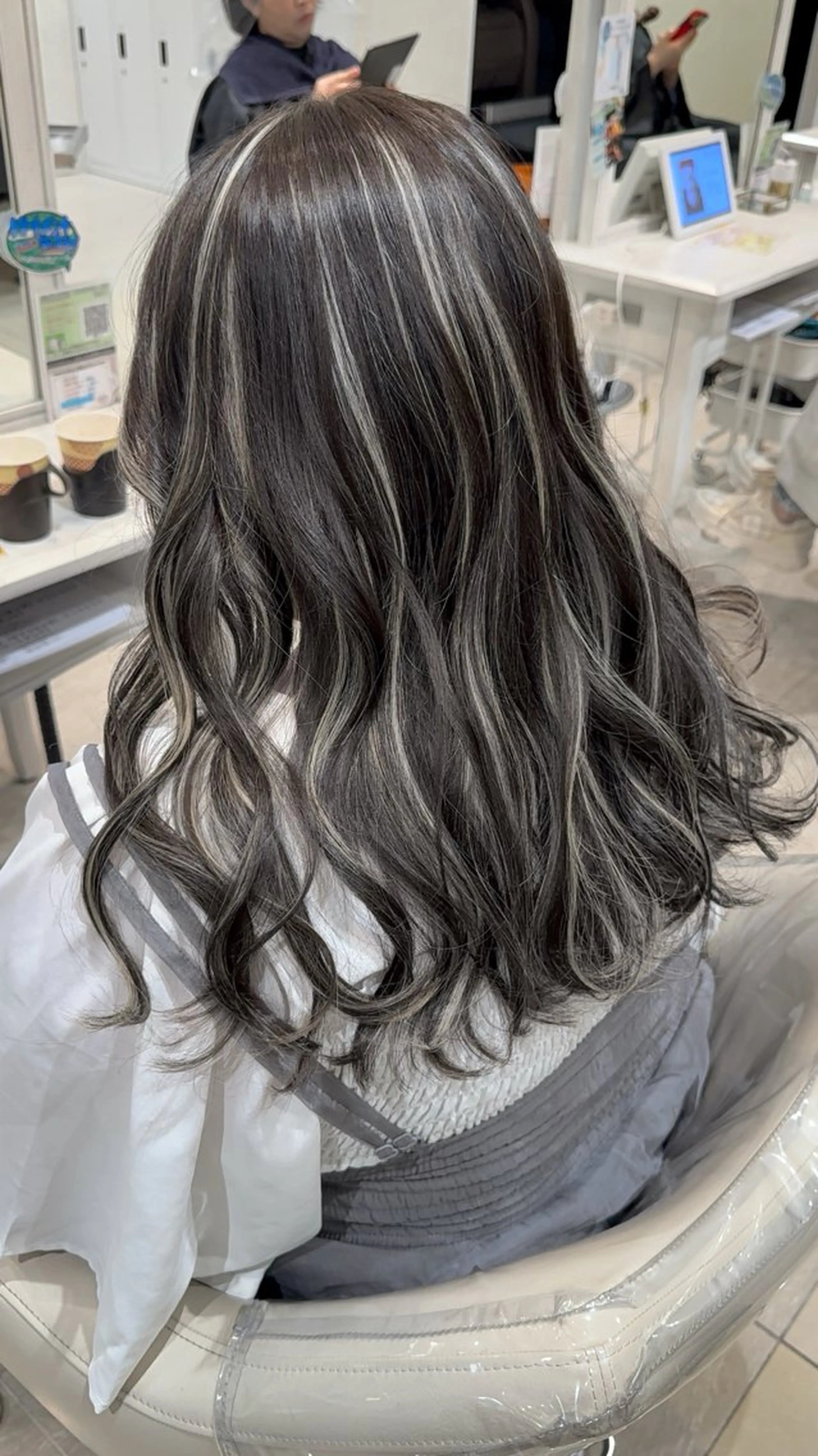 ロング カラー ヘアアレンジ ヘアカラー シアーベージュニスト 🥣大石亜里紗のヘアスタイル