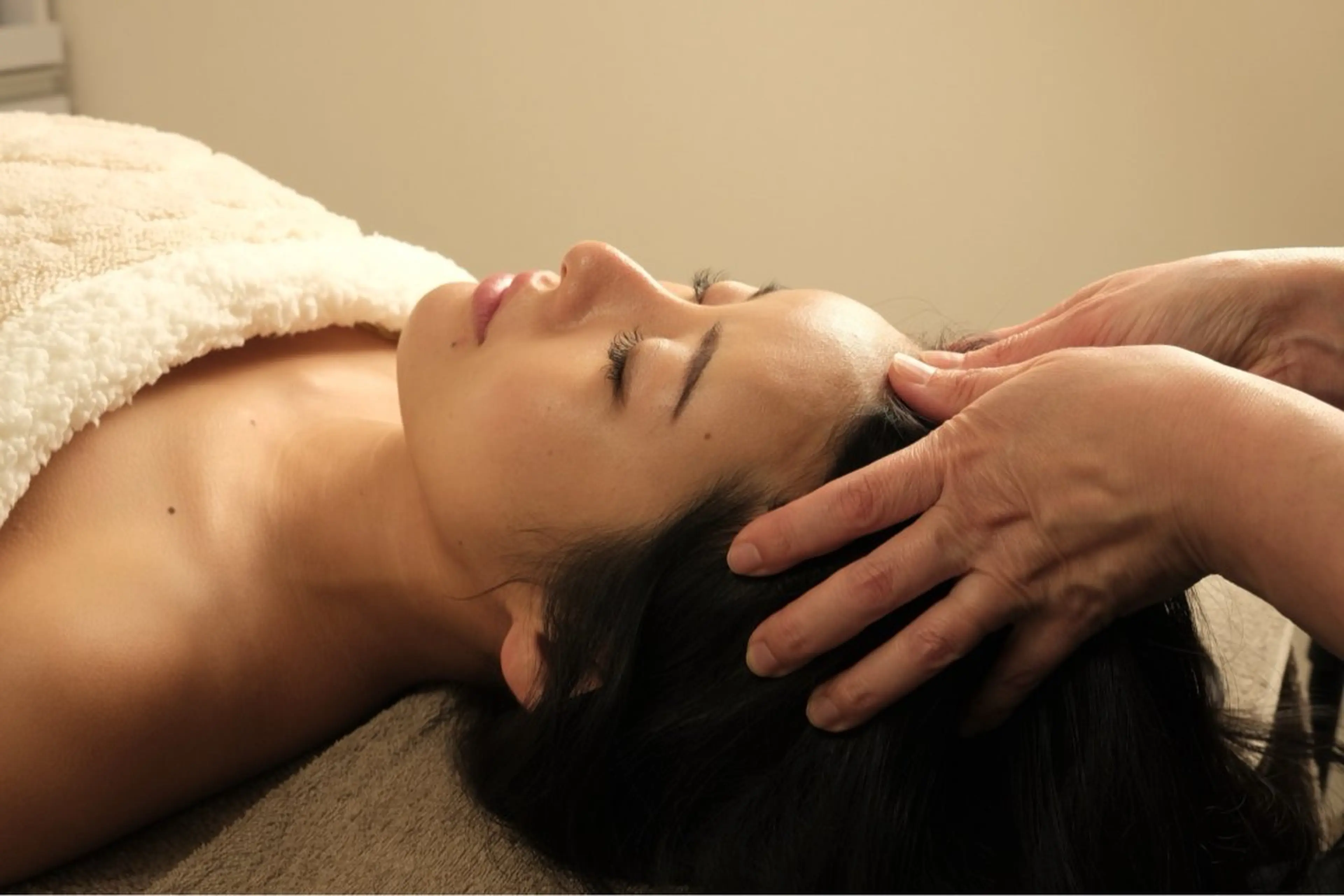 大人気🌈至福の炭酸ヘッドスパ30分🩷 疲れ目・ガチゴチ頭に！炭酸泡が気持ちいい🫧首肩ももみほぐしてスッキリ⭐️の写真