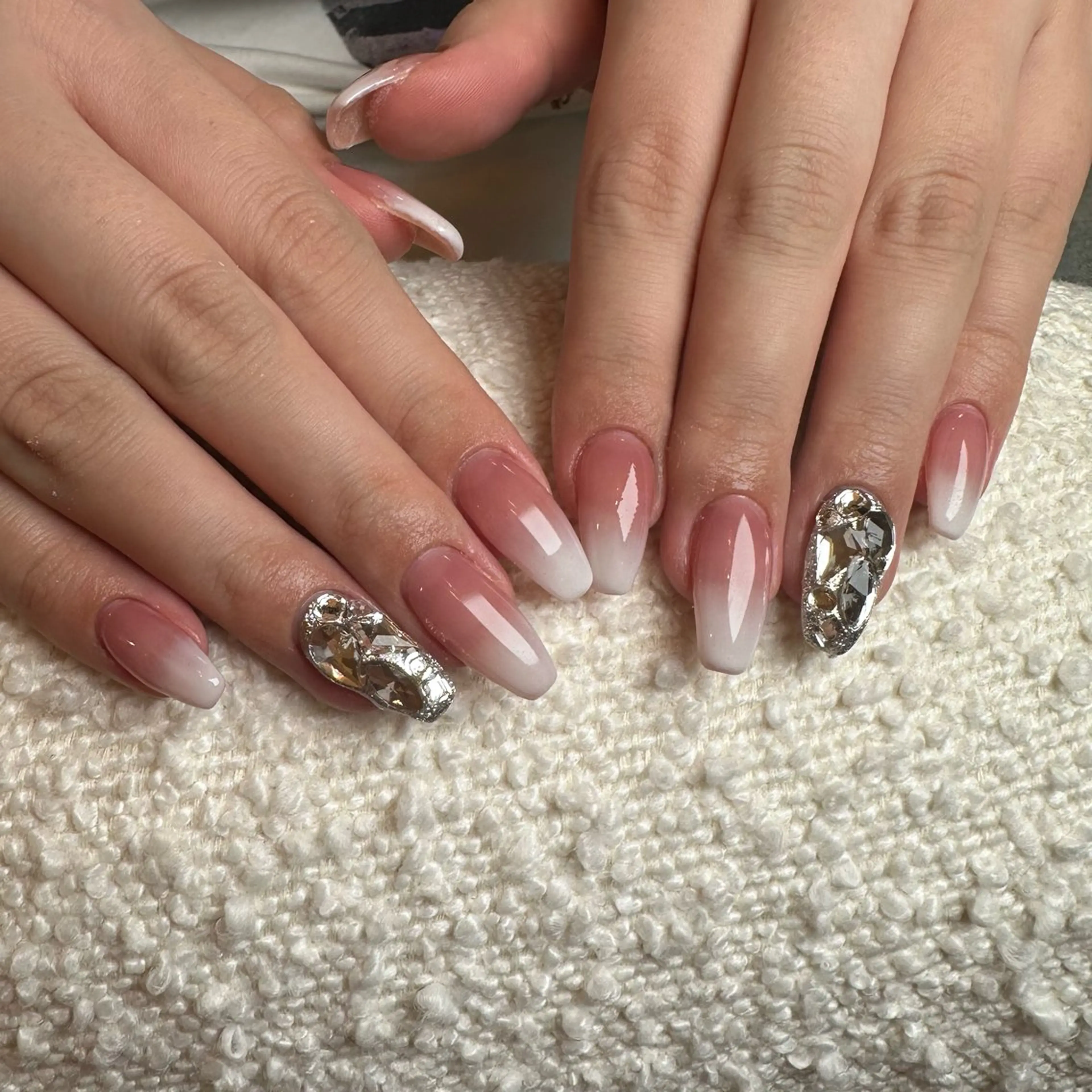 ネイル グラデーション 韓国ネイル nailsalon LILi third.所属・Yukino .のネイルデザイン