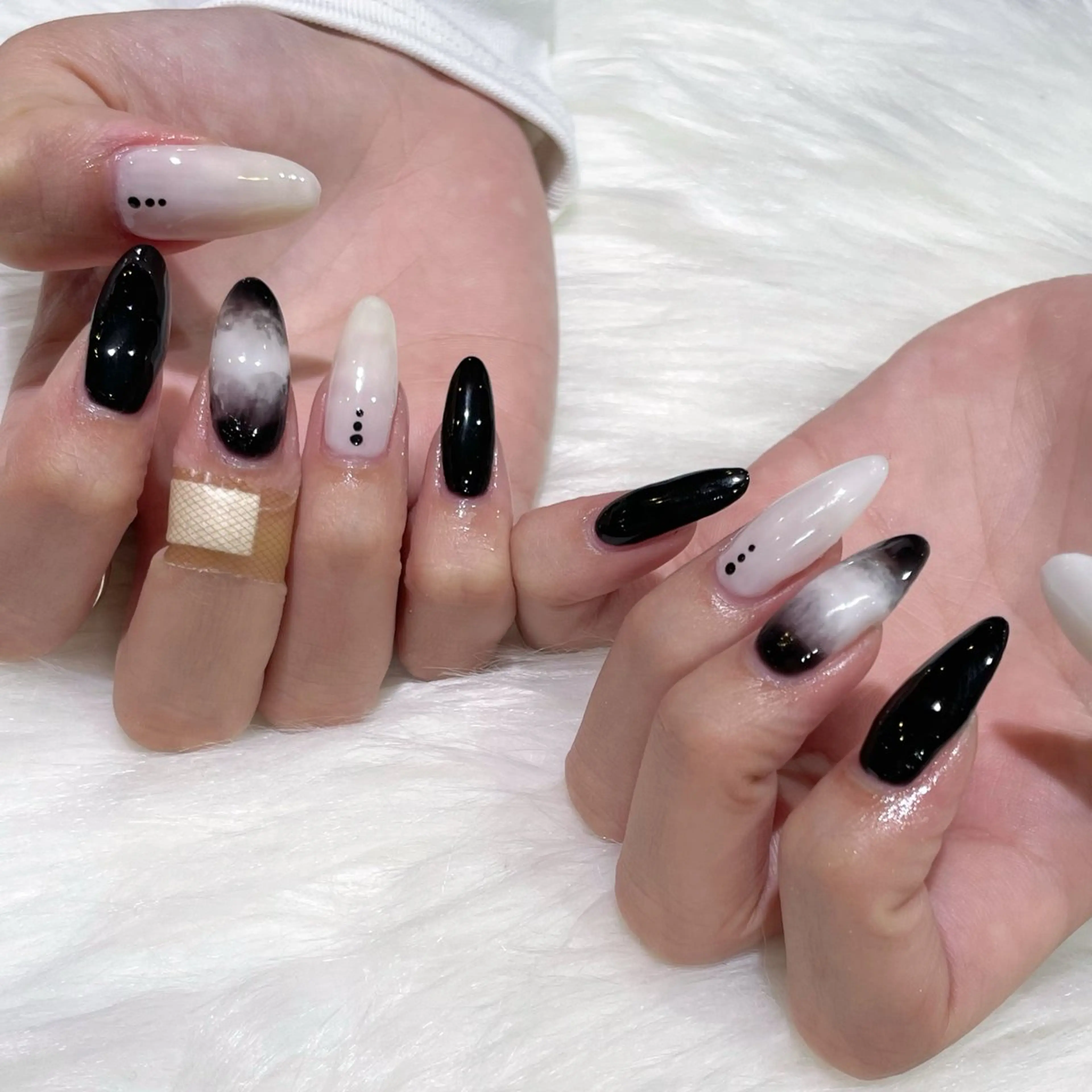 ネイル ホワイト ハンドネイル jujur HARUKA🌸のネイルデザイン