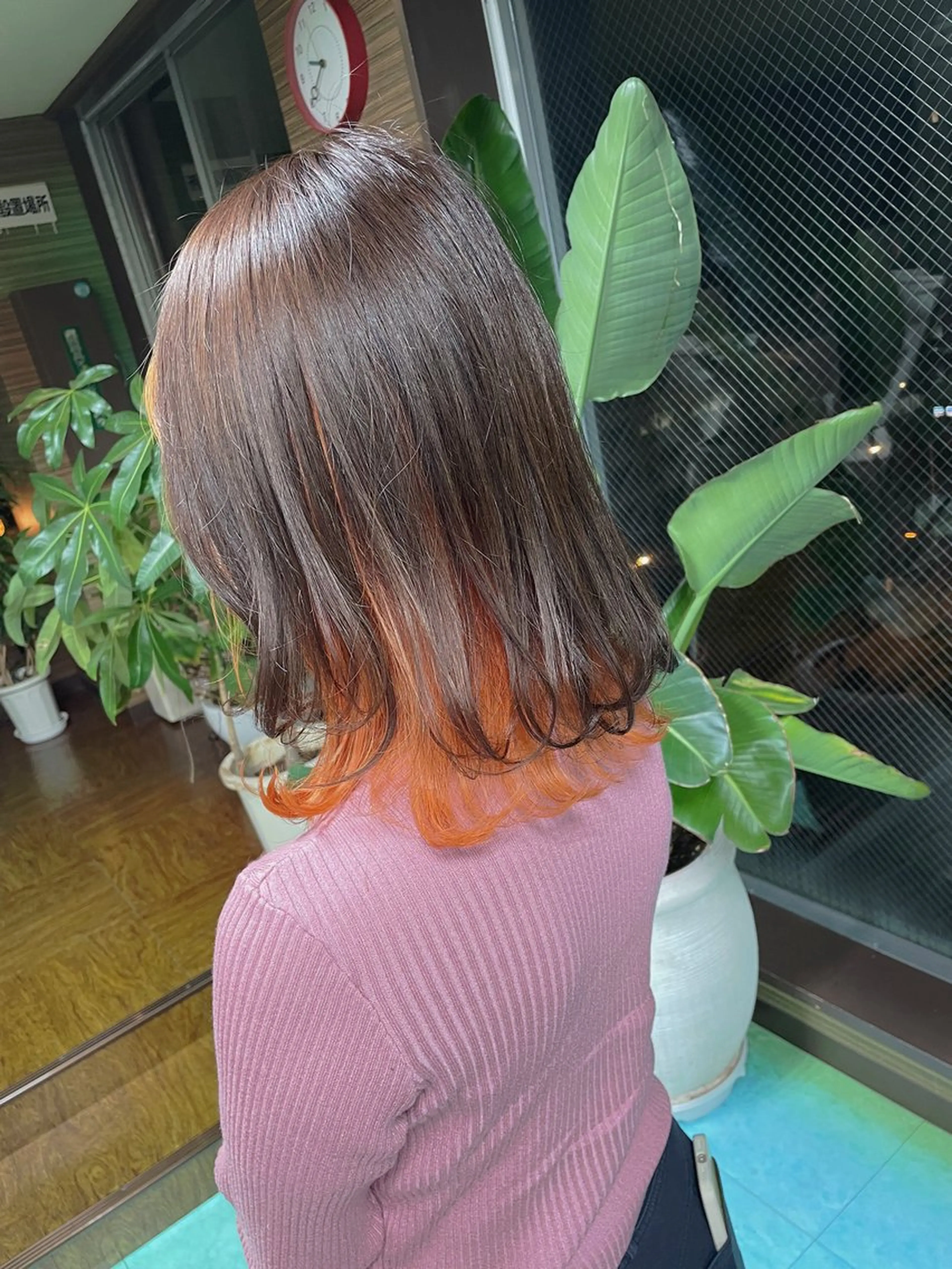 ミディアム カラー ベージュカラー インナーカラー オレンジ オレンジベージュ レイヤーカット ヘアカラー 土居 正季のヘアスタイル