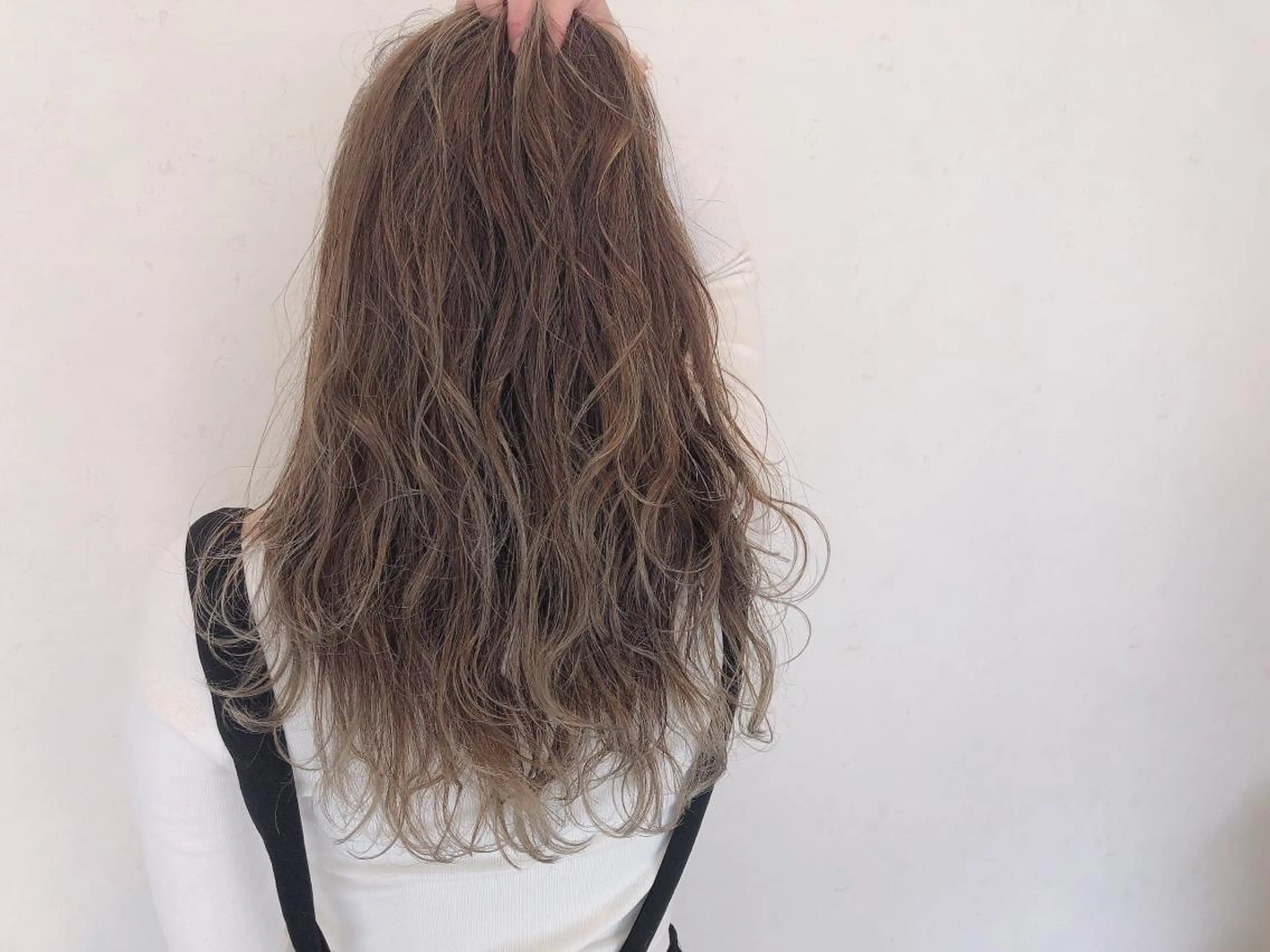 【募集条件を必ず読んでからご予約ください】デザインカット+ヘアカラー+広告用撮影の写真