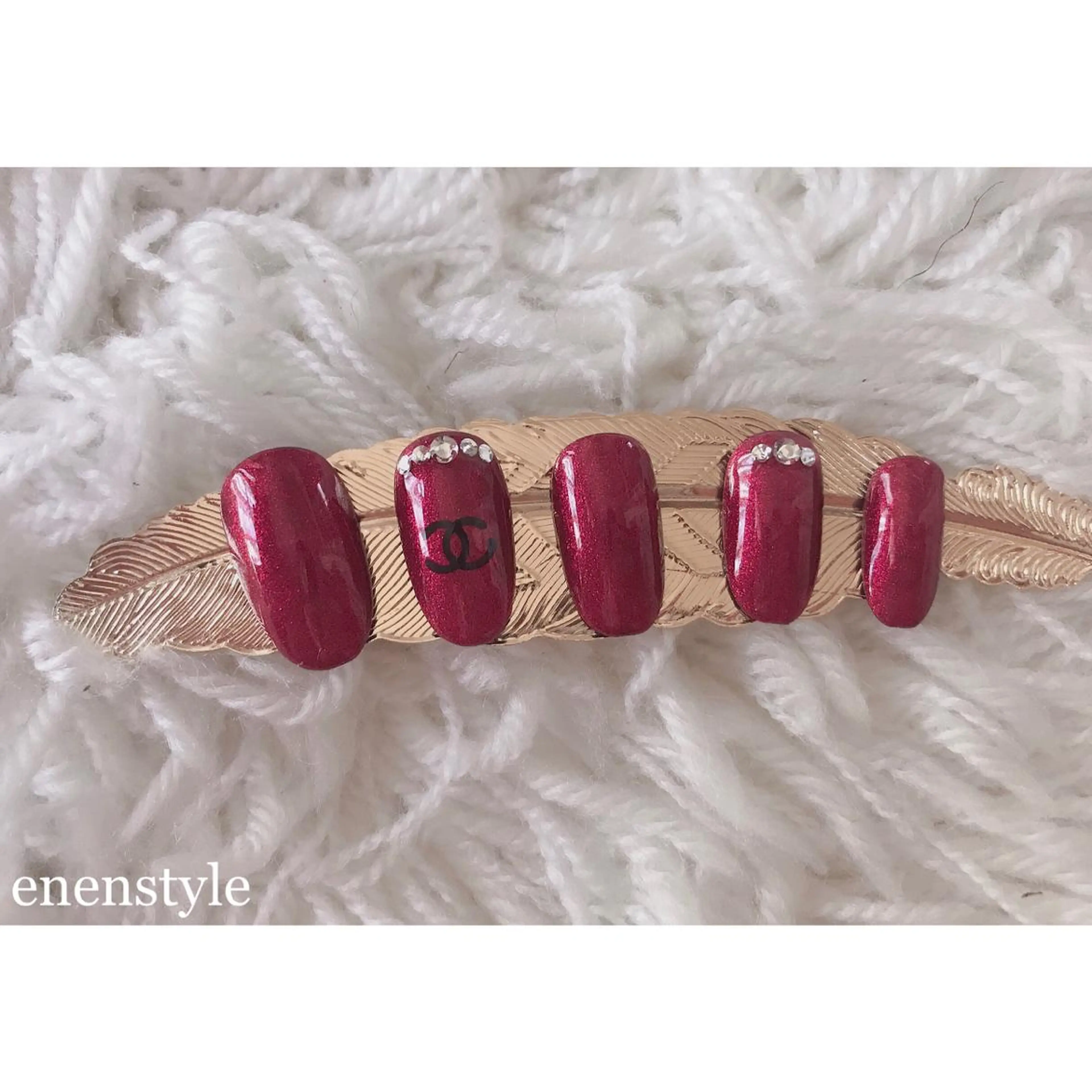 ショート ネイル ラメ(グリッター) 赤色 シンプルネイル ネイルチップ ハンドネイル 👑enen style👑のネイルデザイン