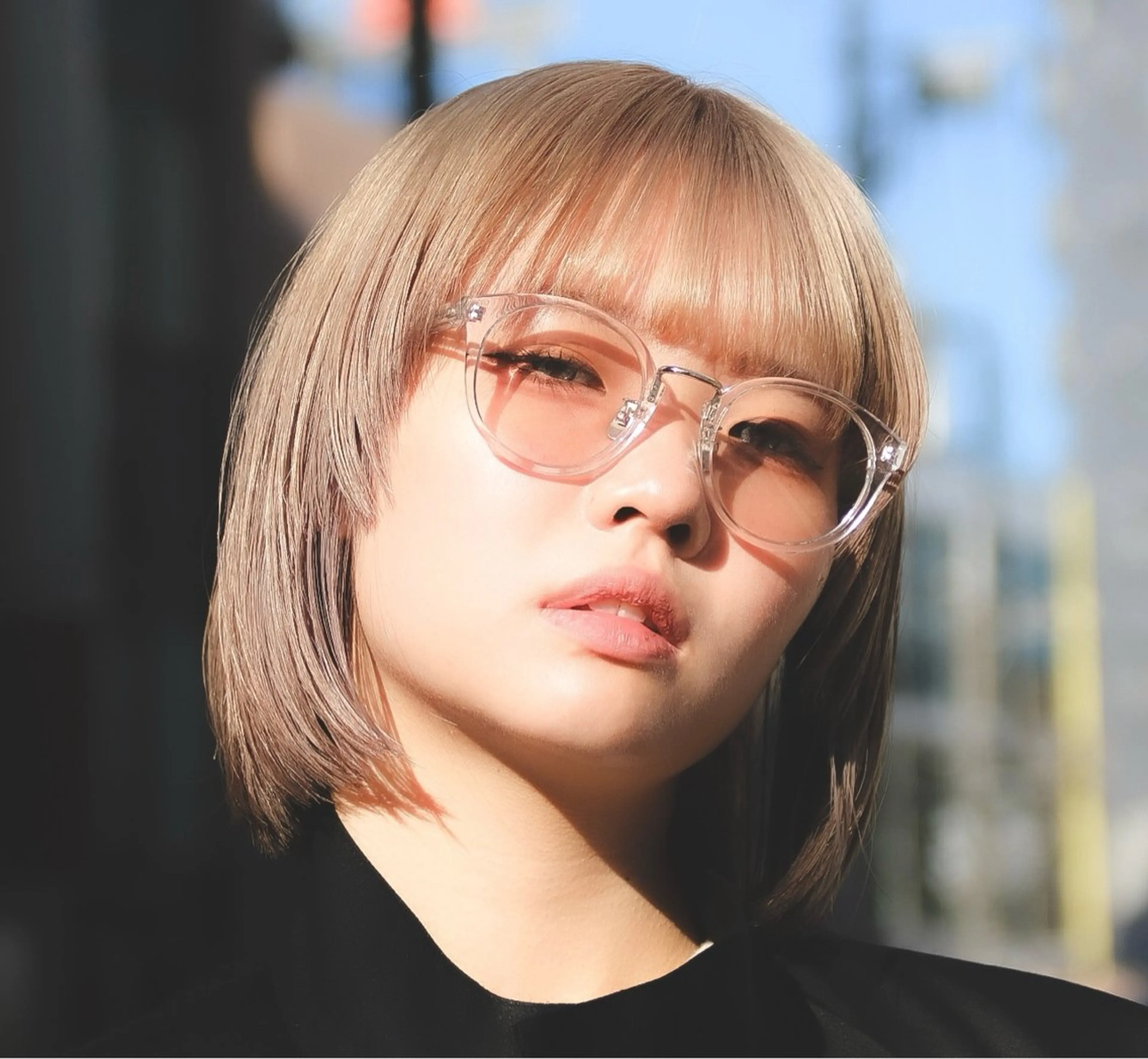 ミディアム カラー ボブレイヤー ベージュカラー ミルクティーベージュ ボブ 顔まわりレイヤー ヘアカラー dogstar小林諒 レイヤー/パーマのヘアスタイル