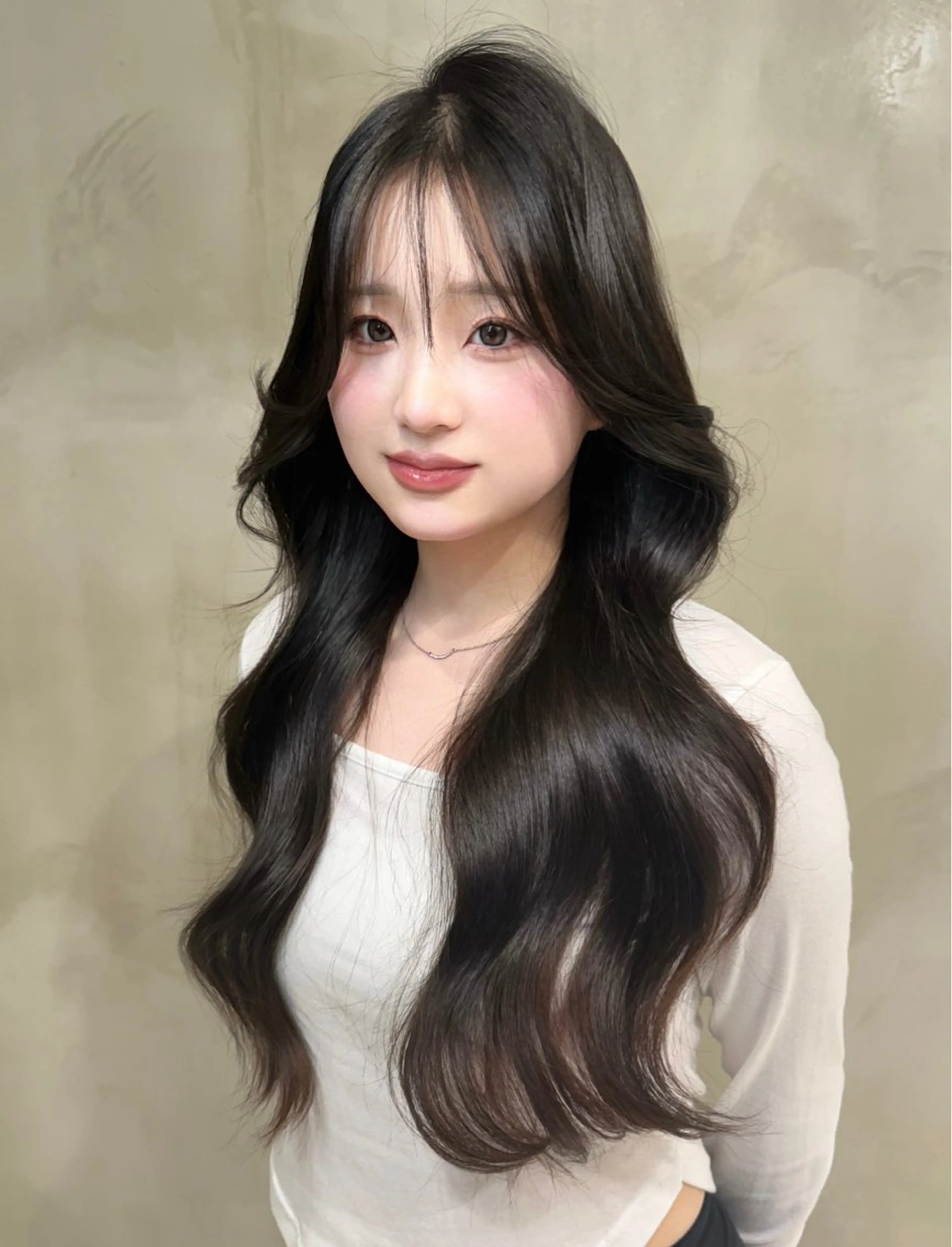 ロング ヘアカラー にこ🐻‍❄️🫧 透明感カラー🤍のヘアスタイル