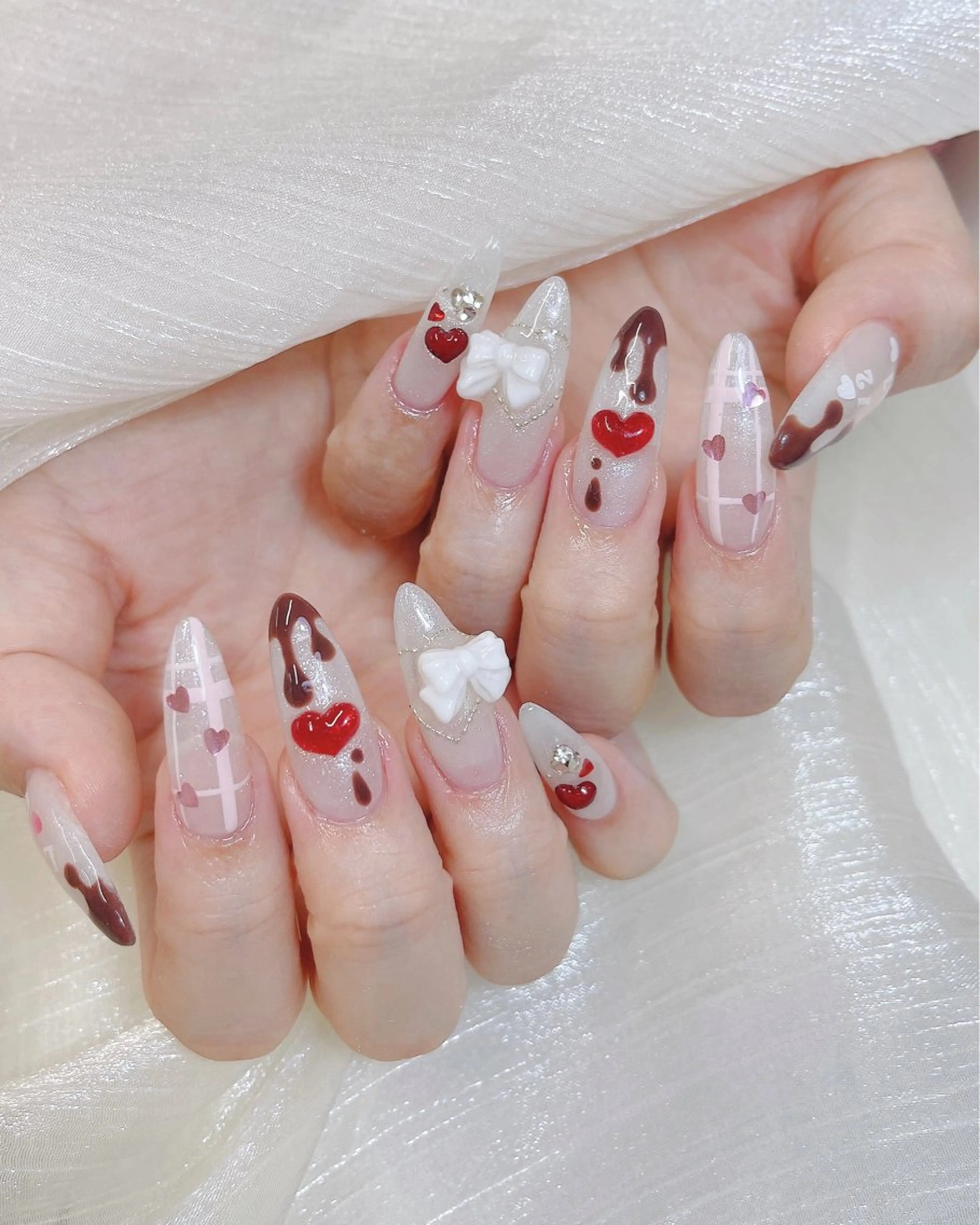 ネイル チークネイル フレンチネイル ハート キラキラネイル 韓国ネイル ハンドネイル Speraネイル 大宮店🎀のネイルデザイン