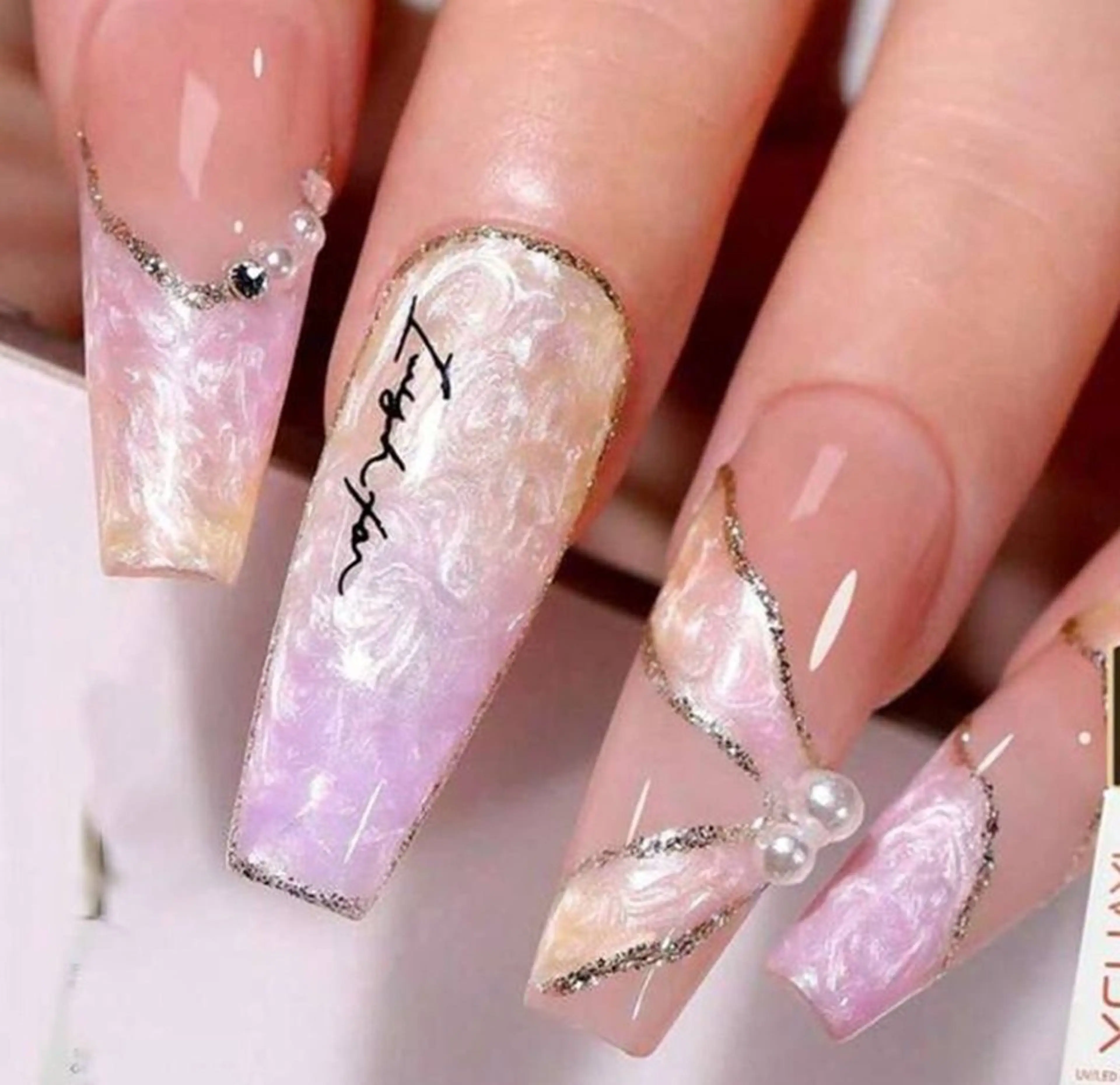 ネイル ヒナネイルサロン所属・Hina ネイルサロンのネイルデザイン