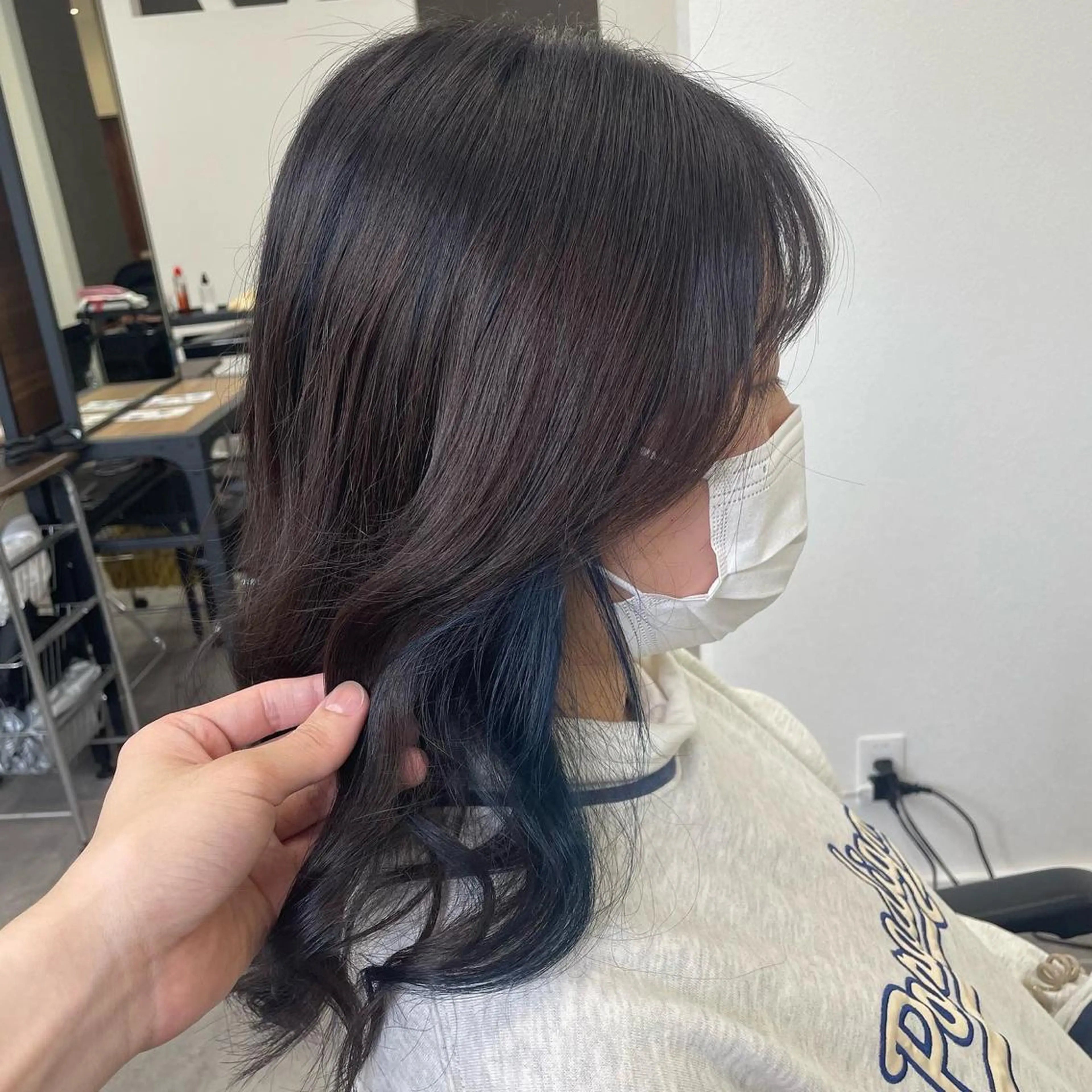 ロング カラー イヤリングカラー ネイビーカラー 高槻/大学生にも人気 🥰ルービック高槻のヘアスタイル