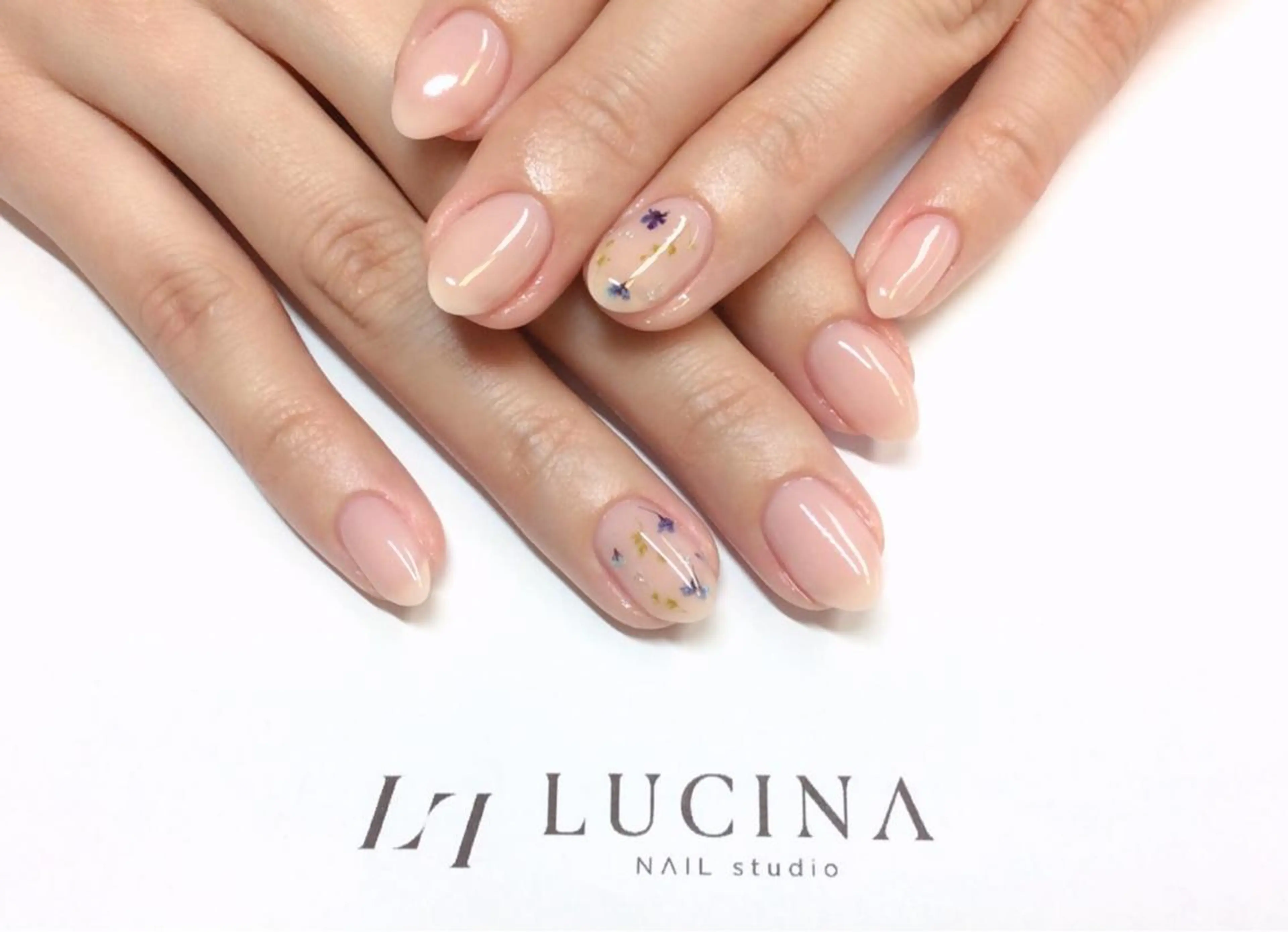 ネイル 新橋 ルキナ スタッフのネイルデザイン