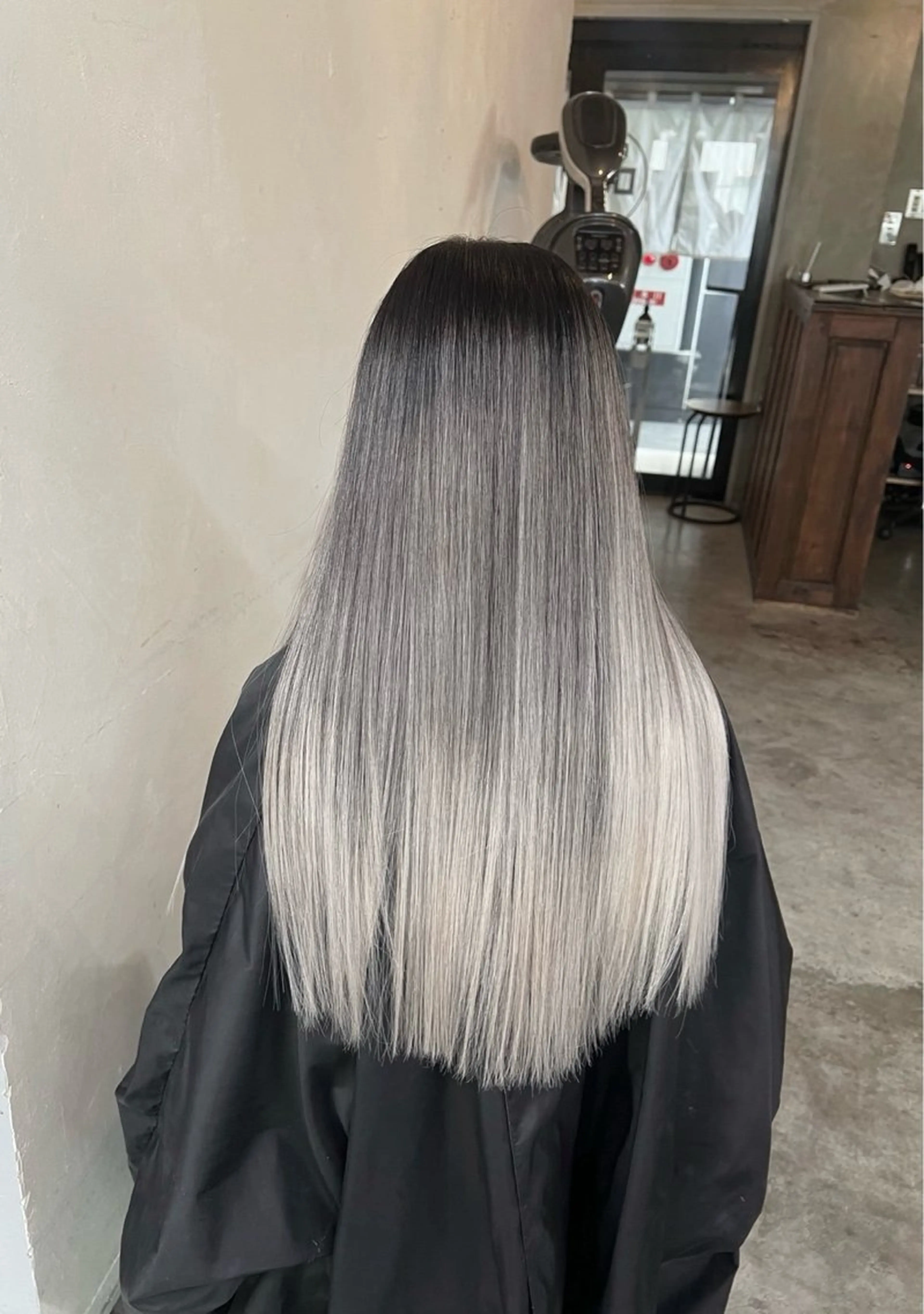 ロング カラー バレイヤージュ シルバー ホワイトシルバー レイヤーカット ヘアカラー トリートメント ROBIN所属・指名数No.1 /NAOYAのヘアスタイル