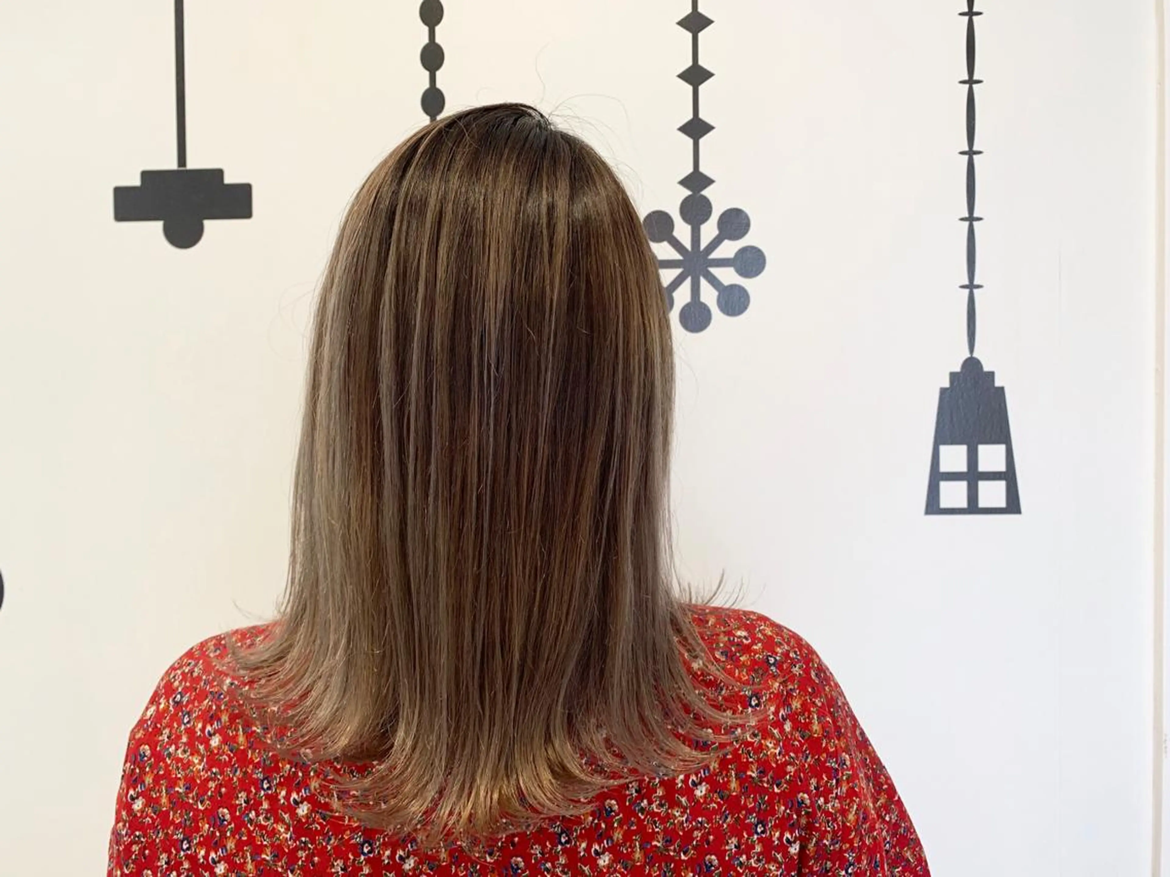 ミディアム カラー バレイヤージュ レイヤーカット シェールピエール所属・Laf かおりのマツエク・マツパデザイン