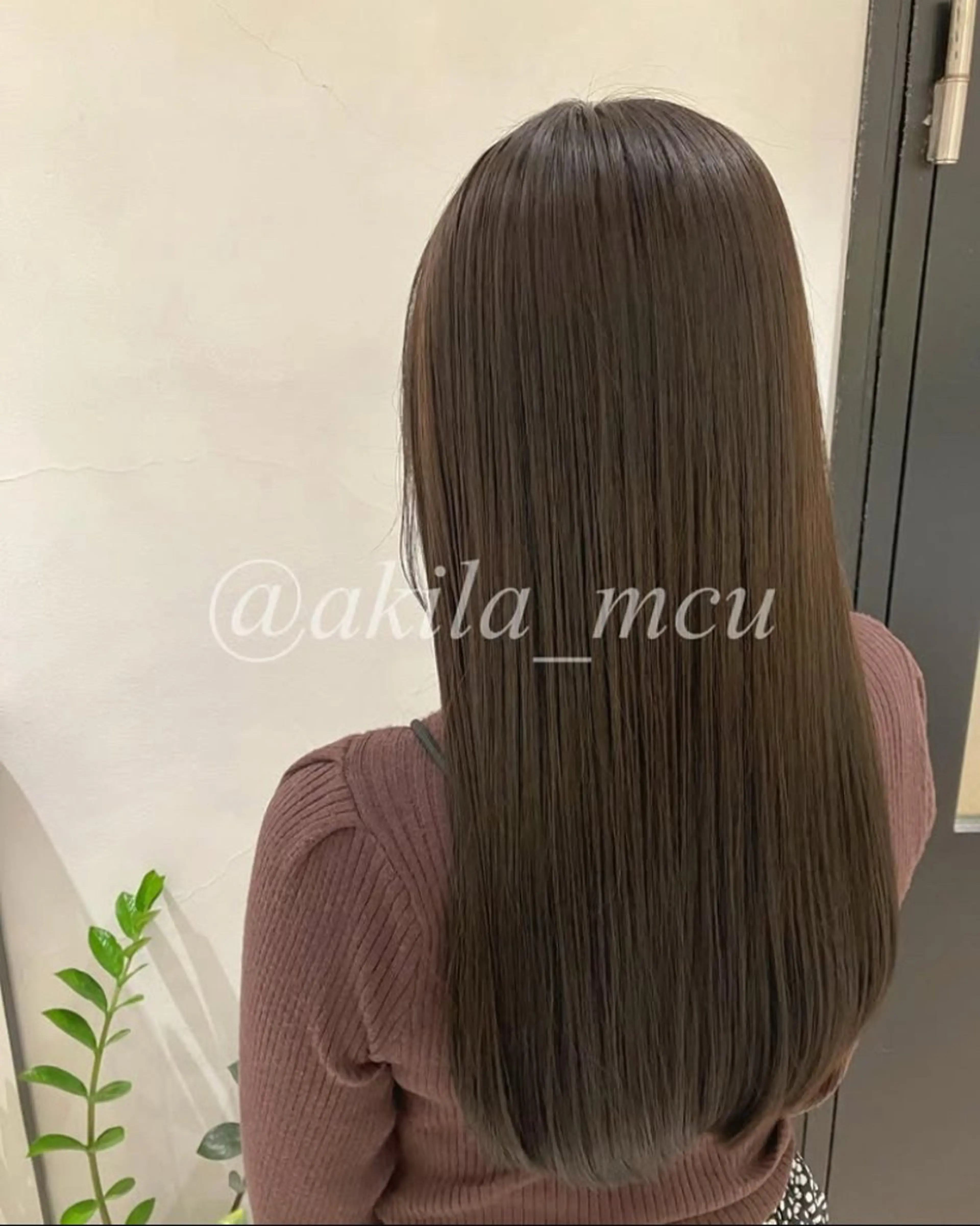 ロング カラー ヘアアレンジ ベージュカラー ブリーチ ブラウンカラー 透明感カラー ブリーチなしカラー エグチ アキラのヘアスタイル