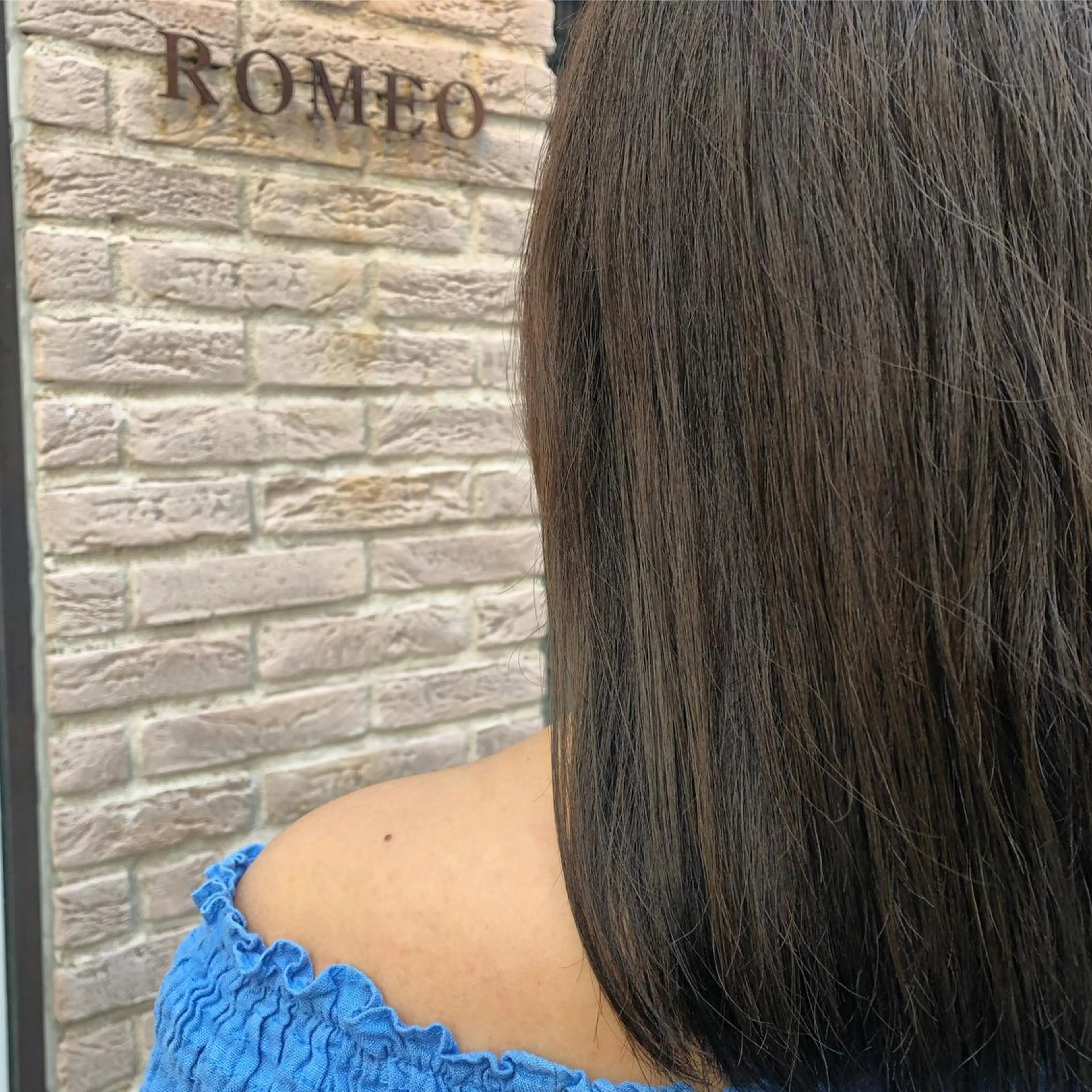 ミディアム カラー 黒髪 ，comma momoka🪄のヘアスタイル