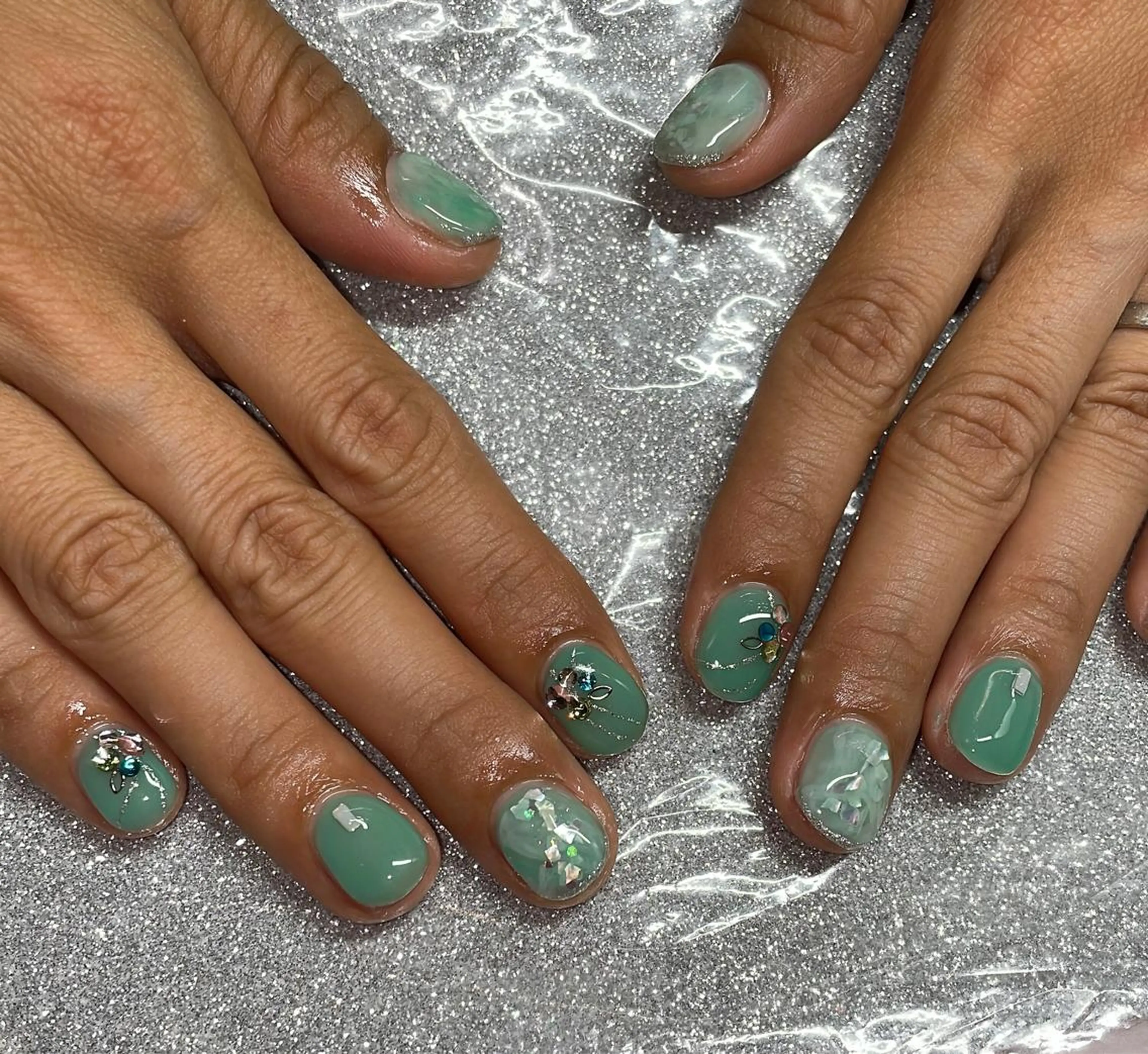 ネイル ハンドネイル VIERU 🌈🎀💖のネイルデザイン