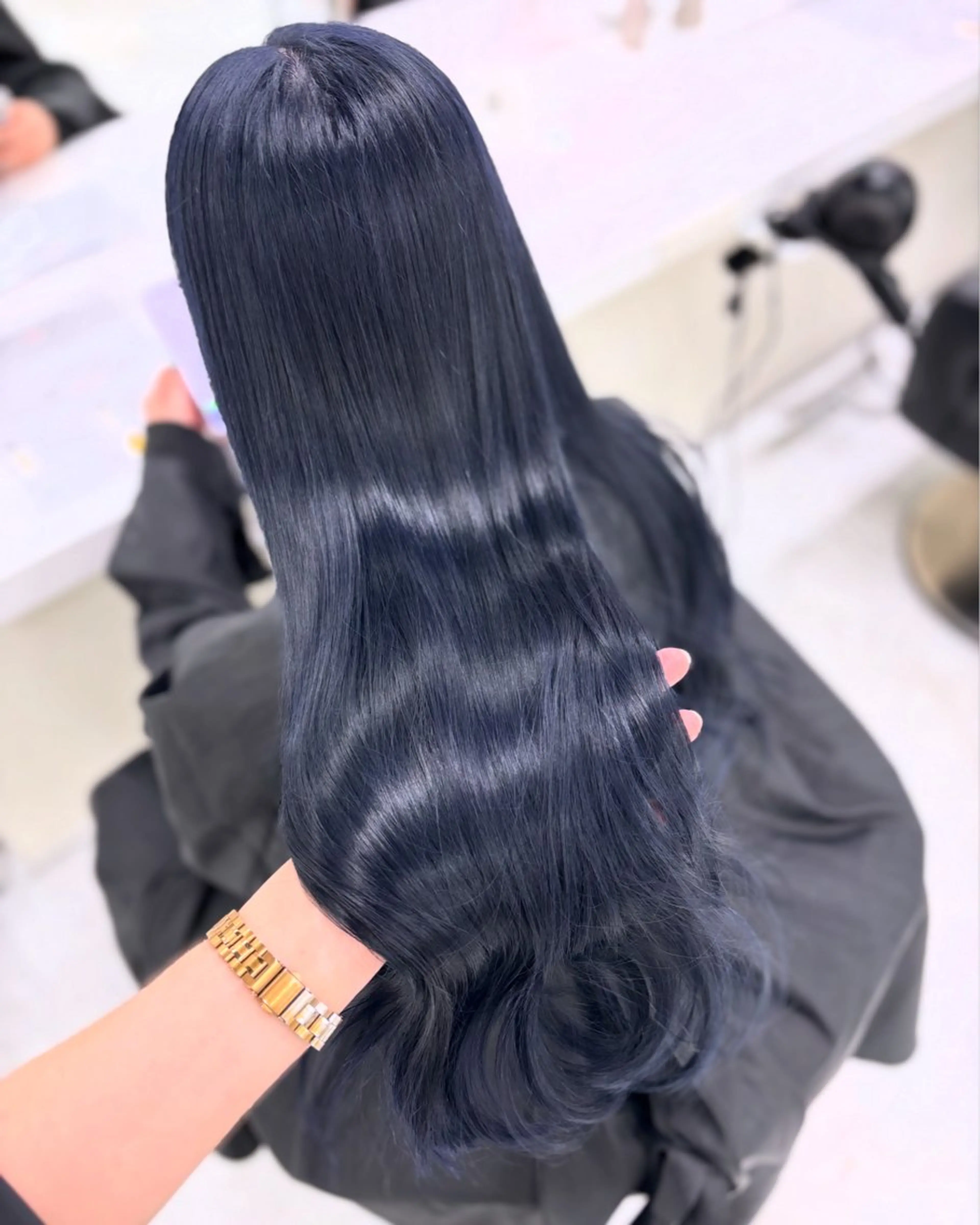 ロング カラー ヘアカラー トリートメント ヘアセット 🩵色落ち可愛い 寒色カラー🩵のヘアスタイル