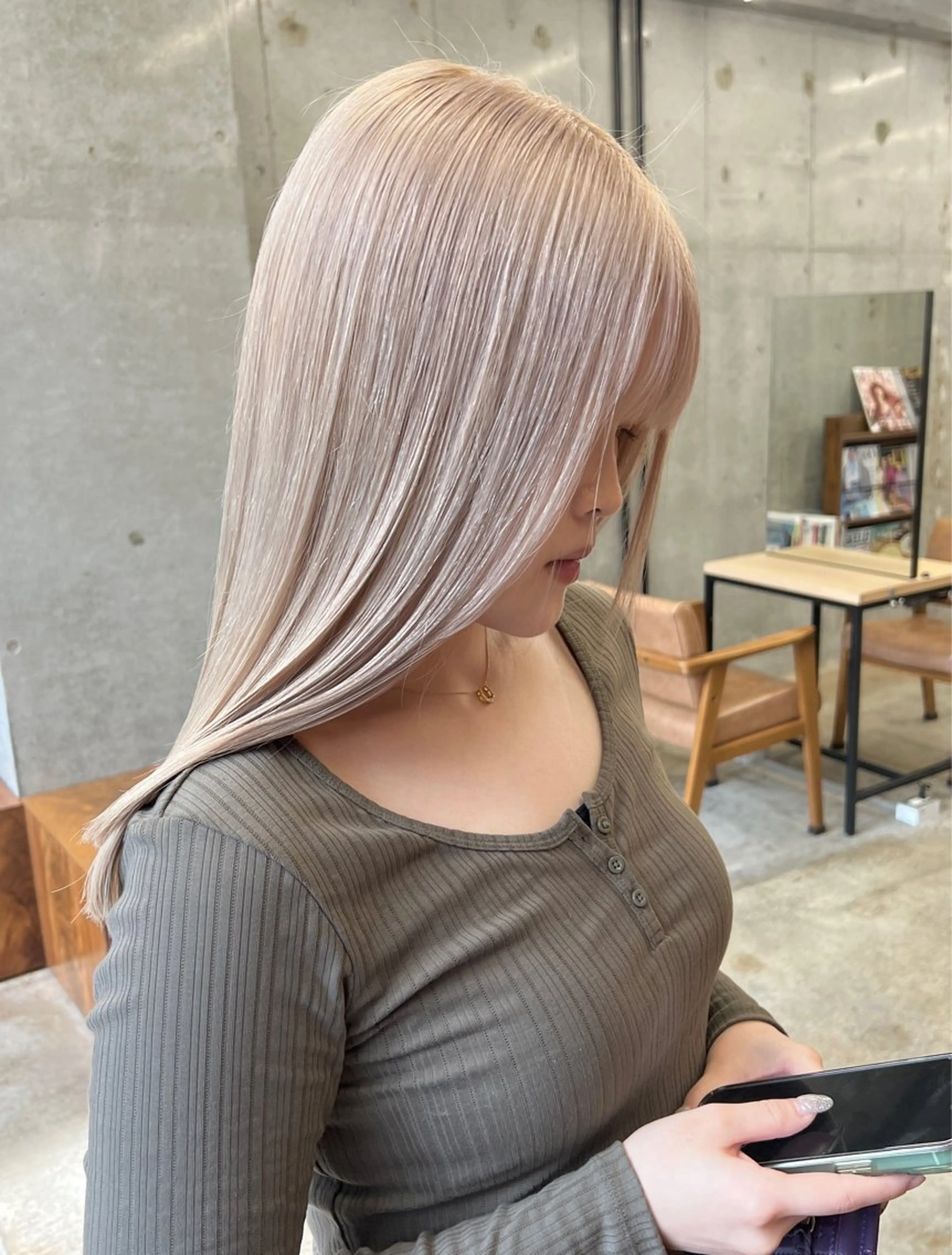 ロング カラー 透明感カラー シルバー ヘアカラー ✨️艶ハイトーン特化 ✨️佐藤望のヘアスタイル