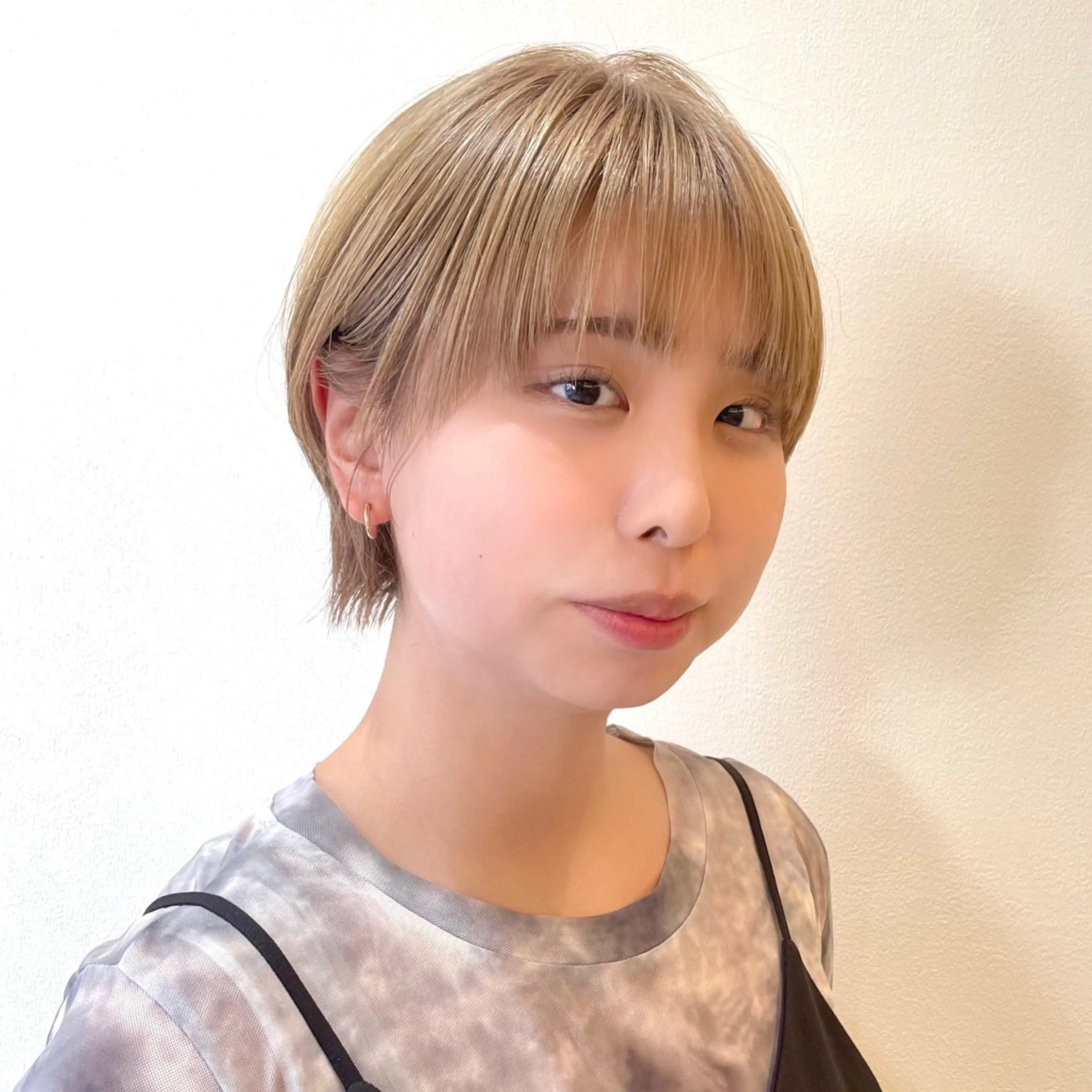 ショート カラー 丸みショート デザインカラー ハイトーンカラー ショートヘア GO TODAY シェアサロン 原宿Verno店所属・ブリーチ/髪質改善/ ボブ特化/よしきのヘアスタイル