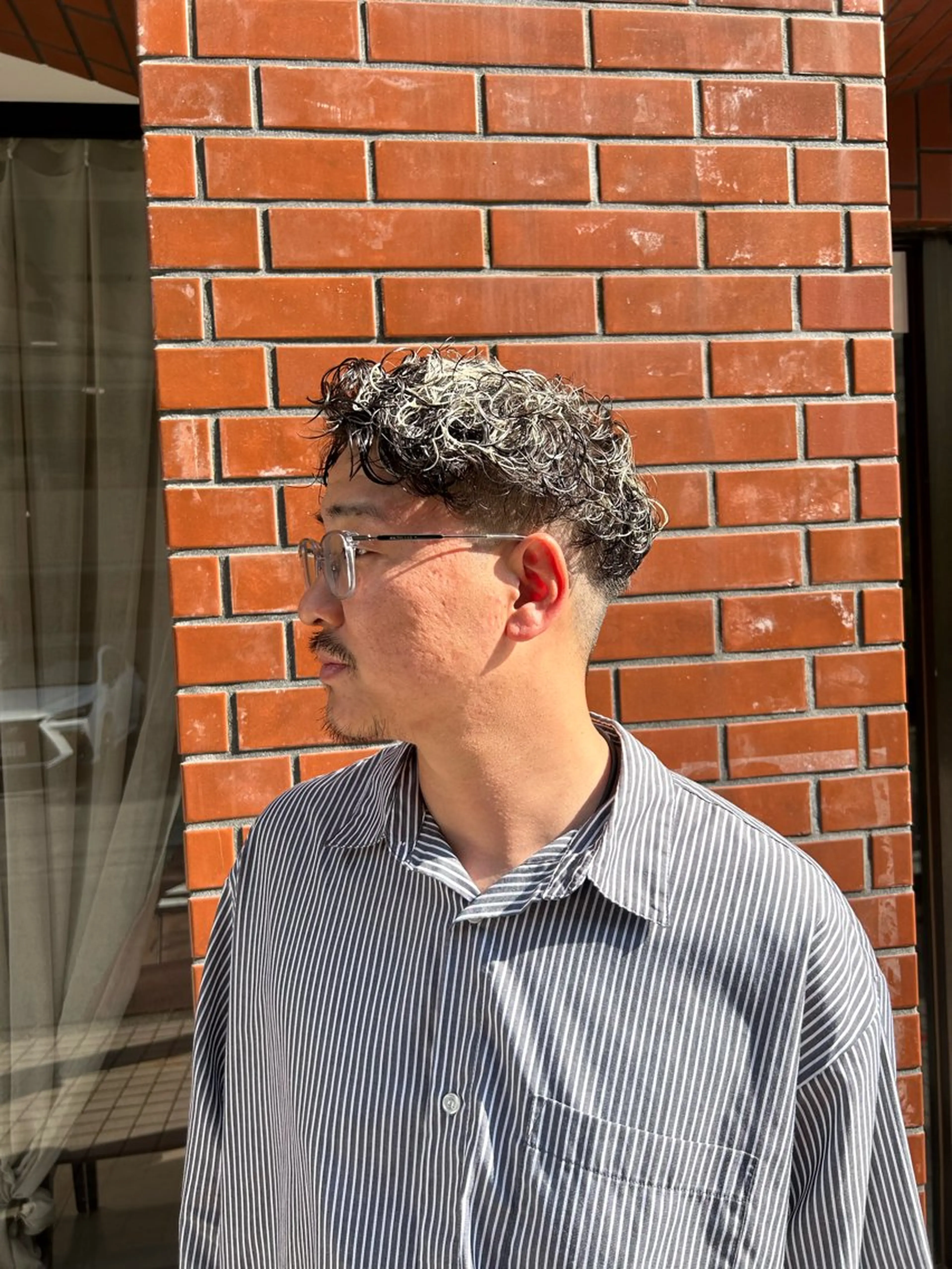 ショート カラー パーマ メンズ メンズハイライト メンズパーマ ハイライトカラー ハイライト カット パーマ 保坂 駿太郎のヘアスタイル