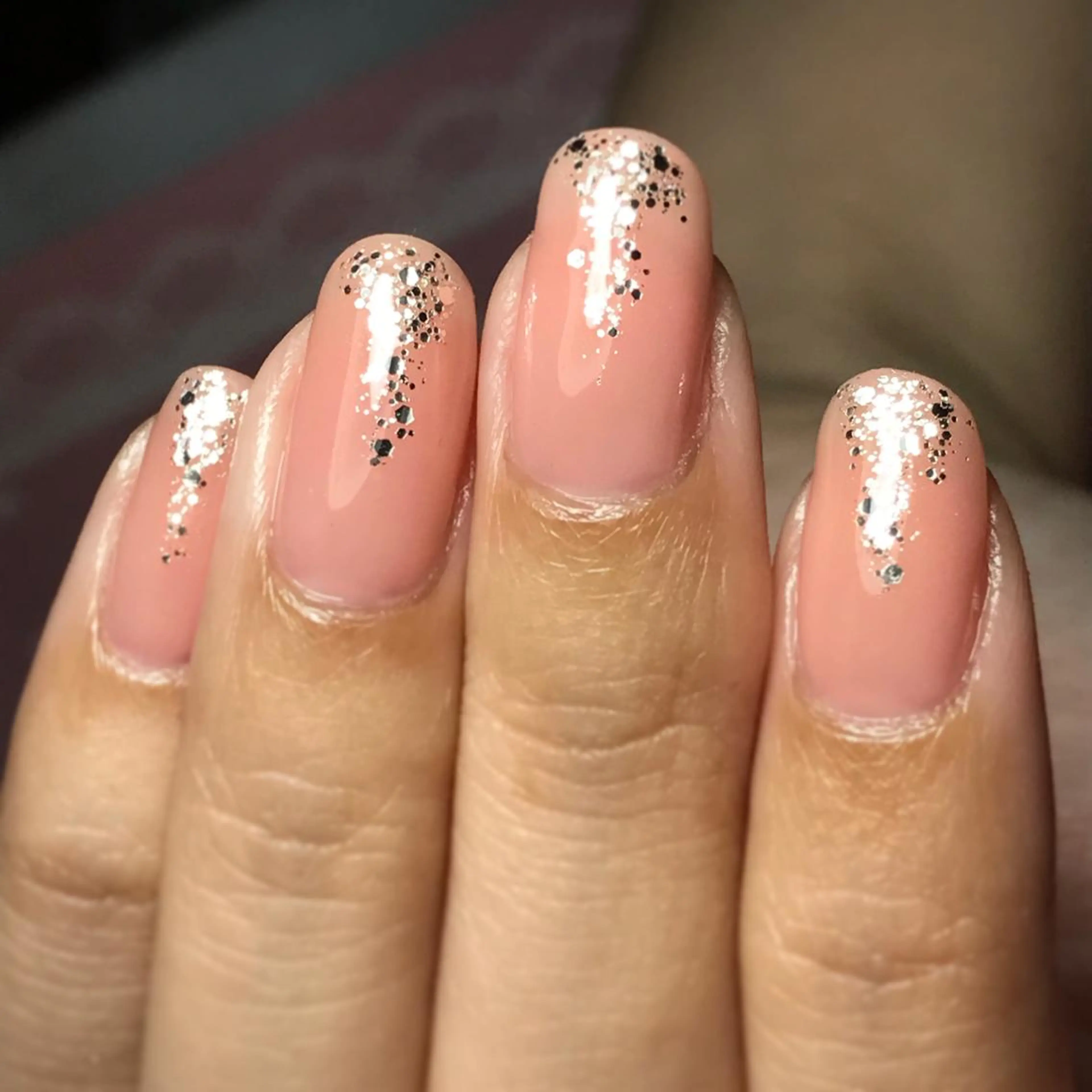 ミディアム ネイル ラメ(グリッター) ワンカラーネイル Amua.facial salon所属・Amua.ハーブ 新宿御苑駅前のエステ・リラクイメージ