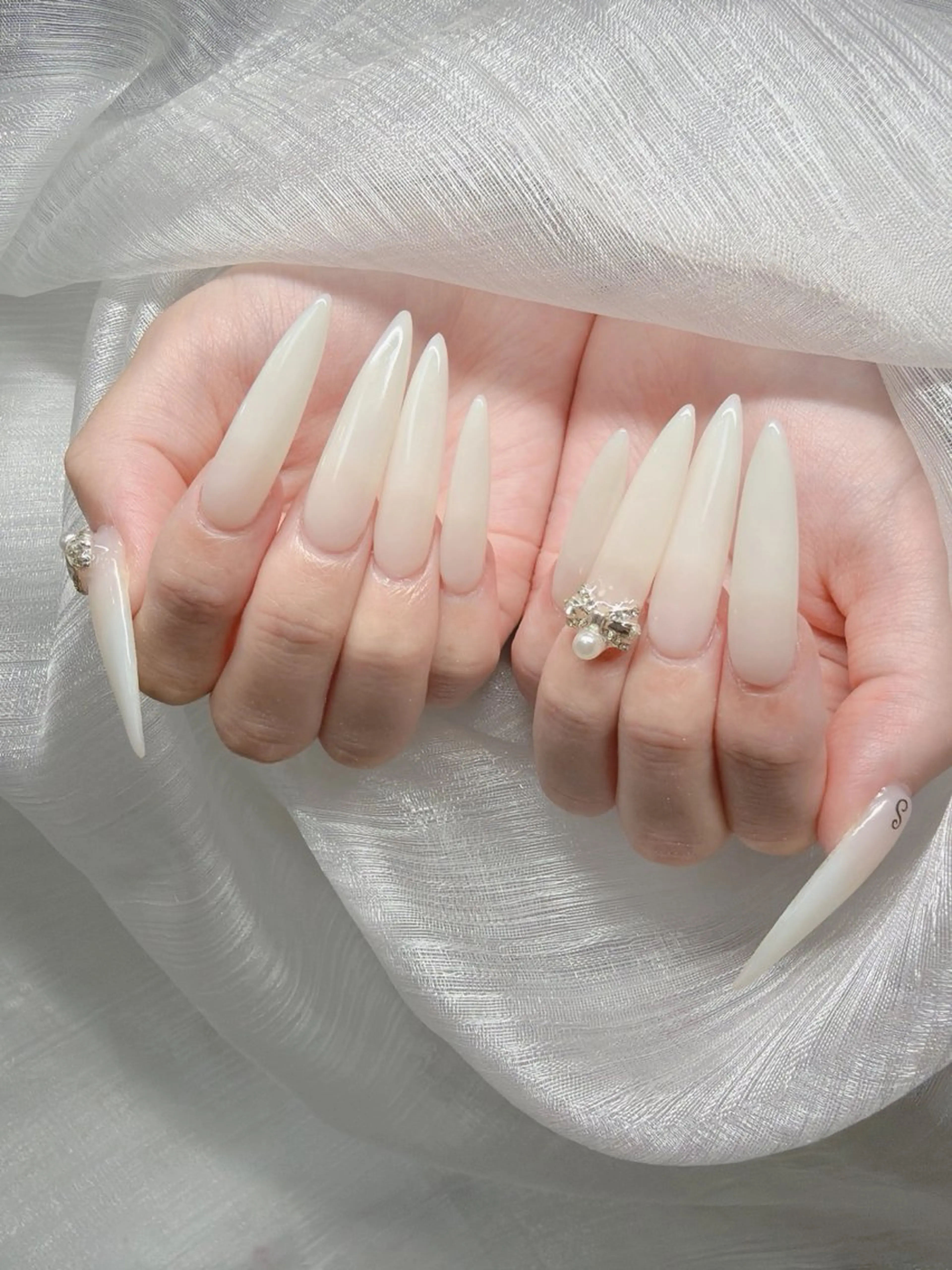 ネイル 長さ出し グラデーション 卒業式 キラキラネイル マグネットネイル ハンドネイル Lee Nailsのネイルデザイン