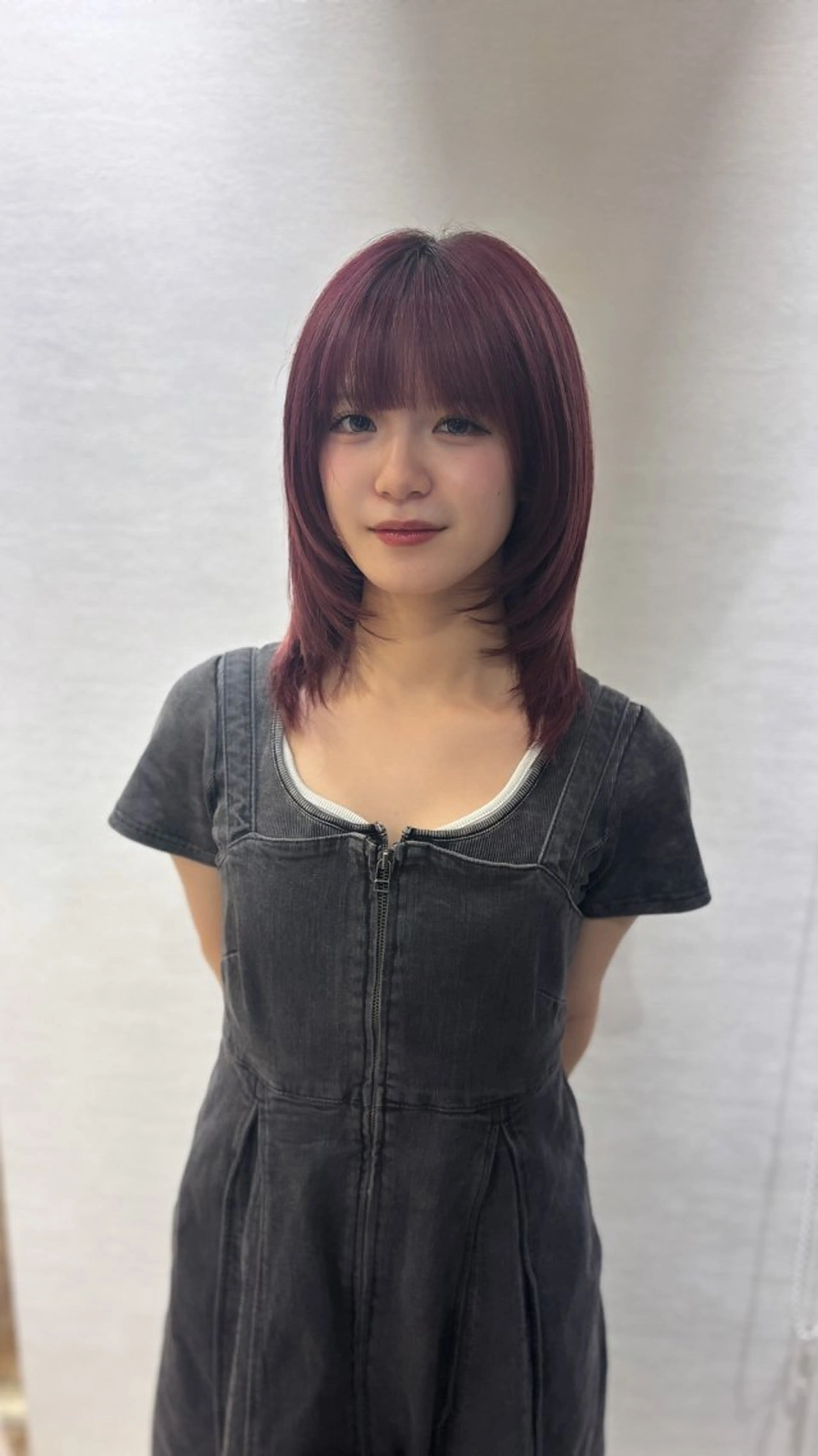 セミロング カラー ボルドーカラー ヘアカラー そうや🐺ブリーチ/ デザインカラーのヘアスタイル