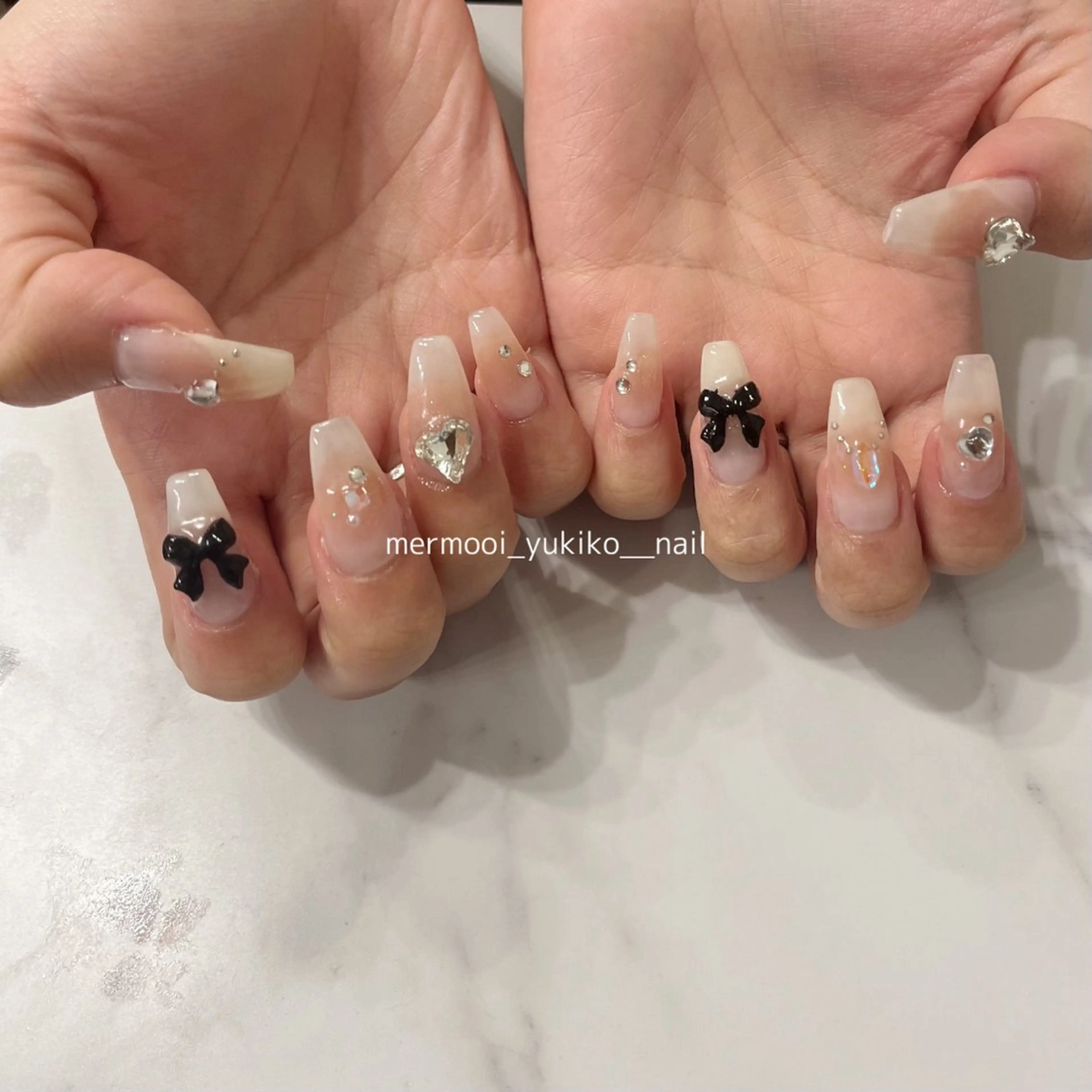 ネイル ブルー チークネイル リボン ワンホンネイル ハンドネイル melu所属・melu yukikoのネイルデザイン