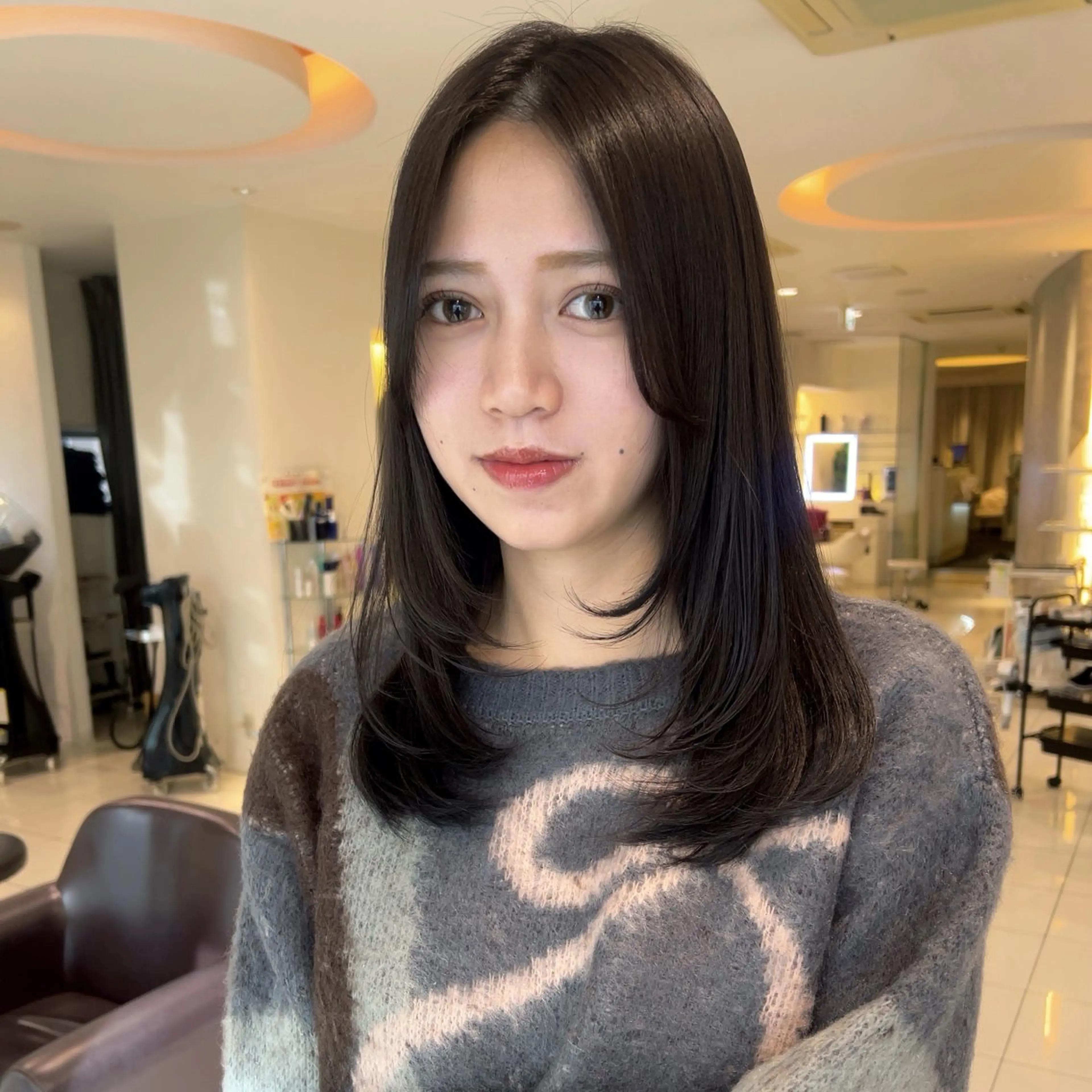 ミディアム モデル募集/カレン /レイヤーカットのヘアスタイル