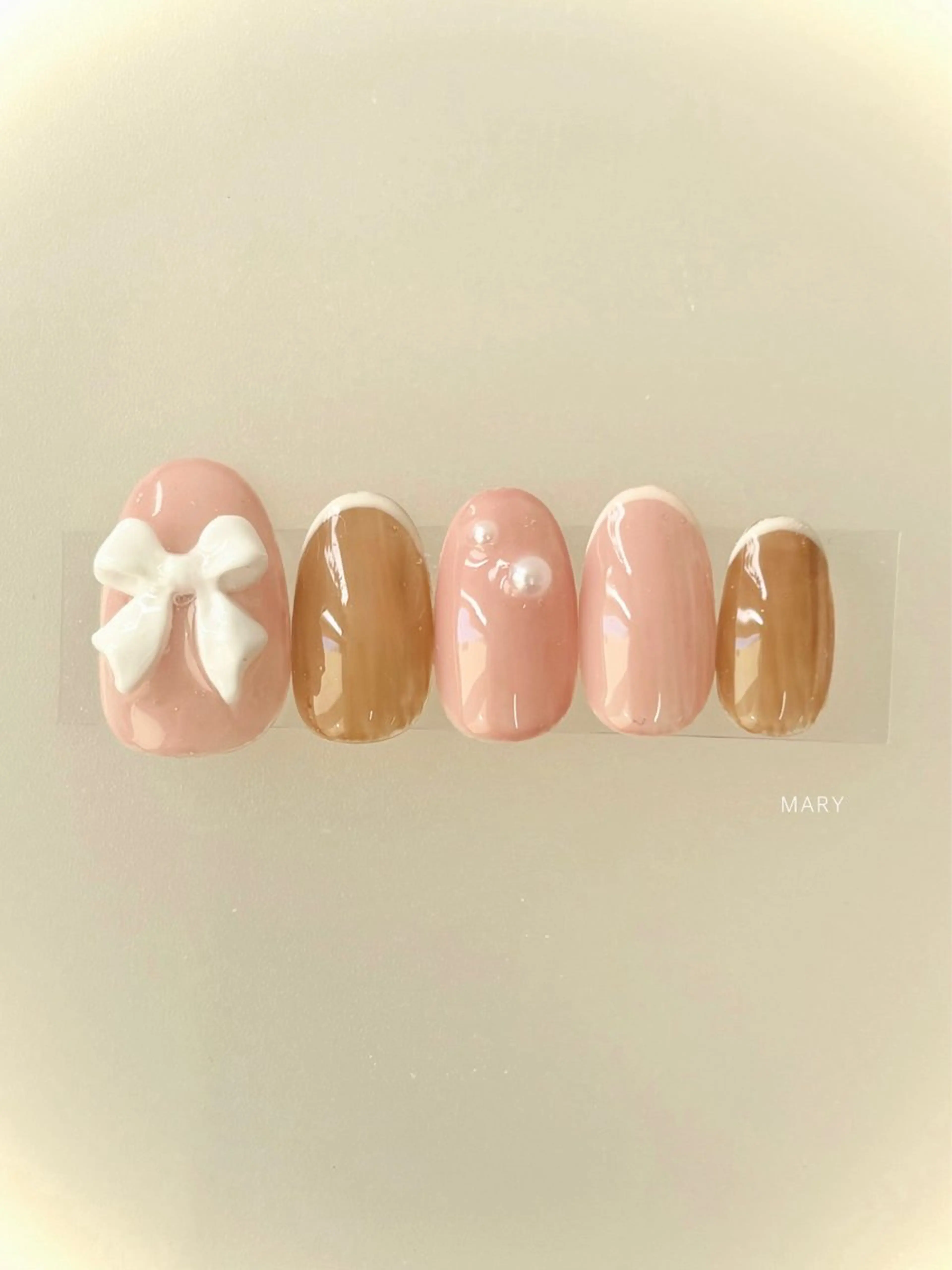 ネイル ブラウン ニュアンスネイル ピンク リボン ハンドネイル Mary nail所属・Mary nail .narumiのネイルデザイン