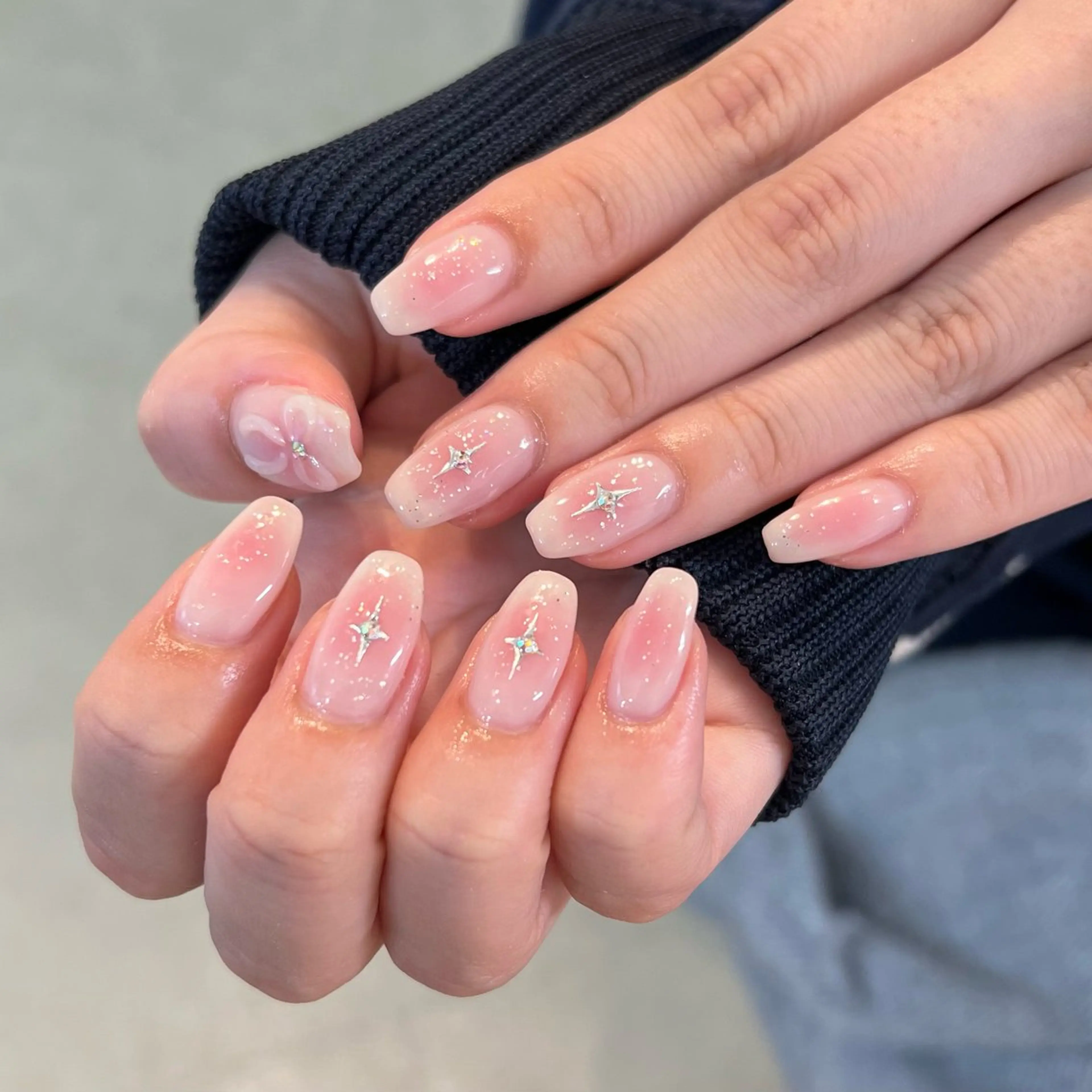 ネイル キラキラネイル ハンドネイル sio.nail&eyebrow salon shimokitazawa2号店所属・nailist mana𖤐´-のネイルデザイン