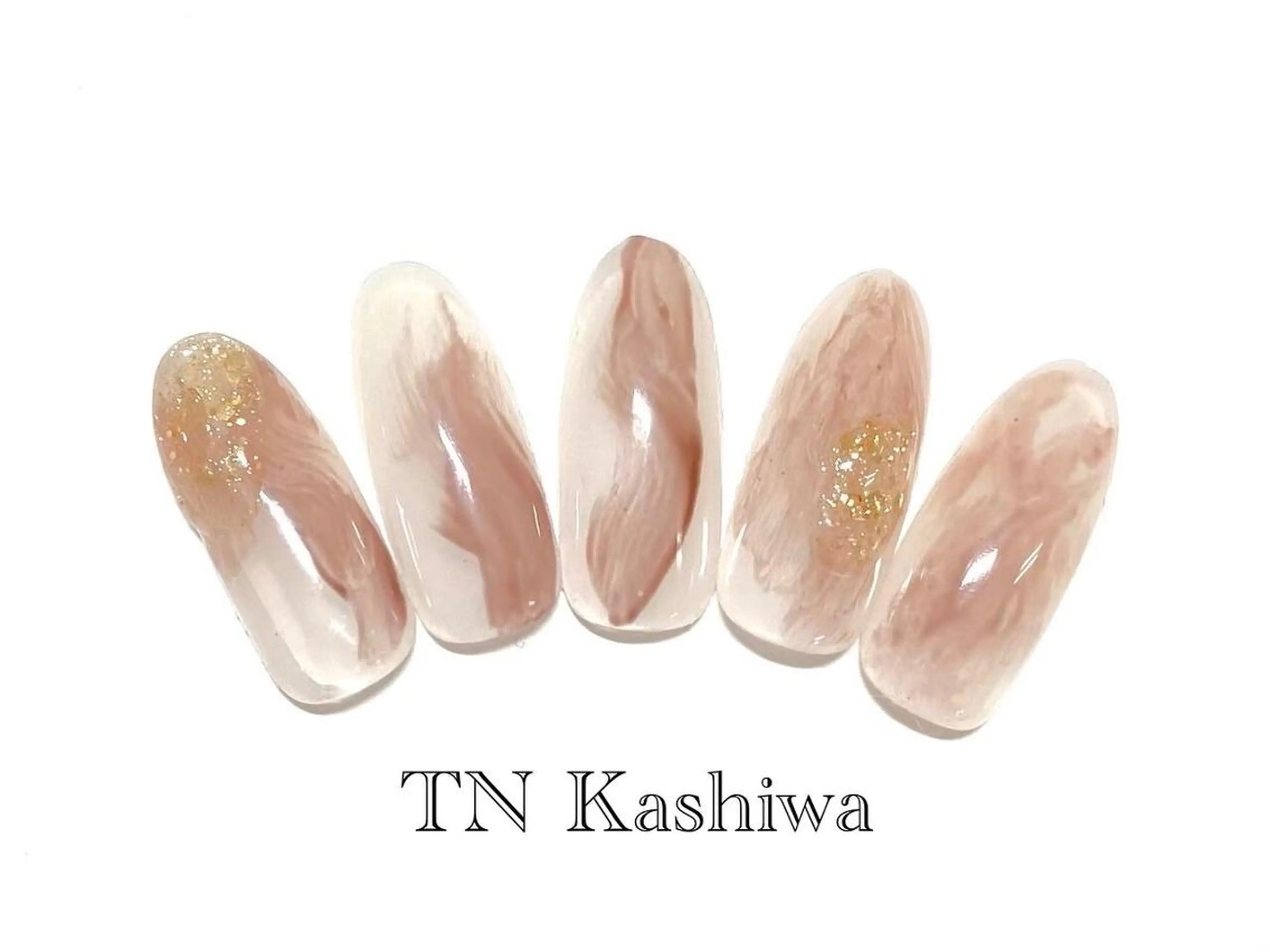 ネイル 大隅 和奈のネイルデザイン