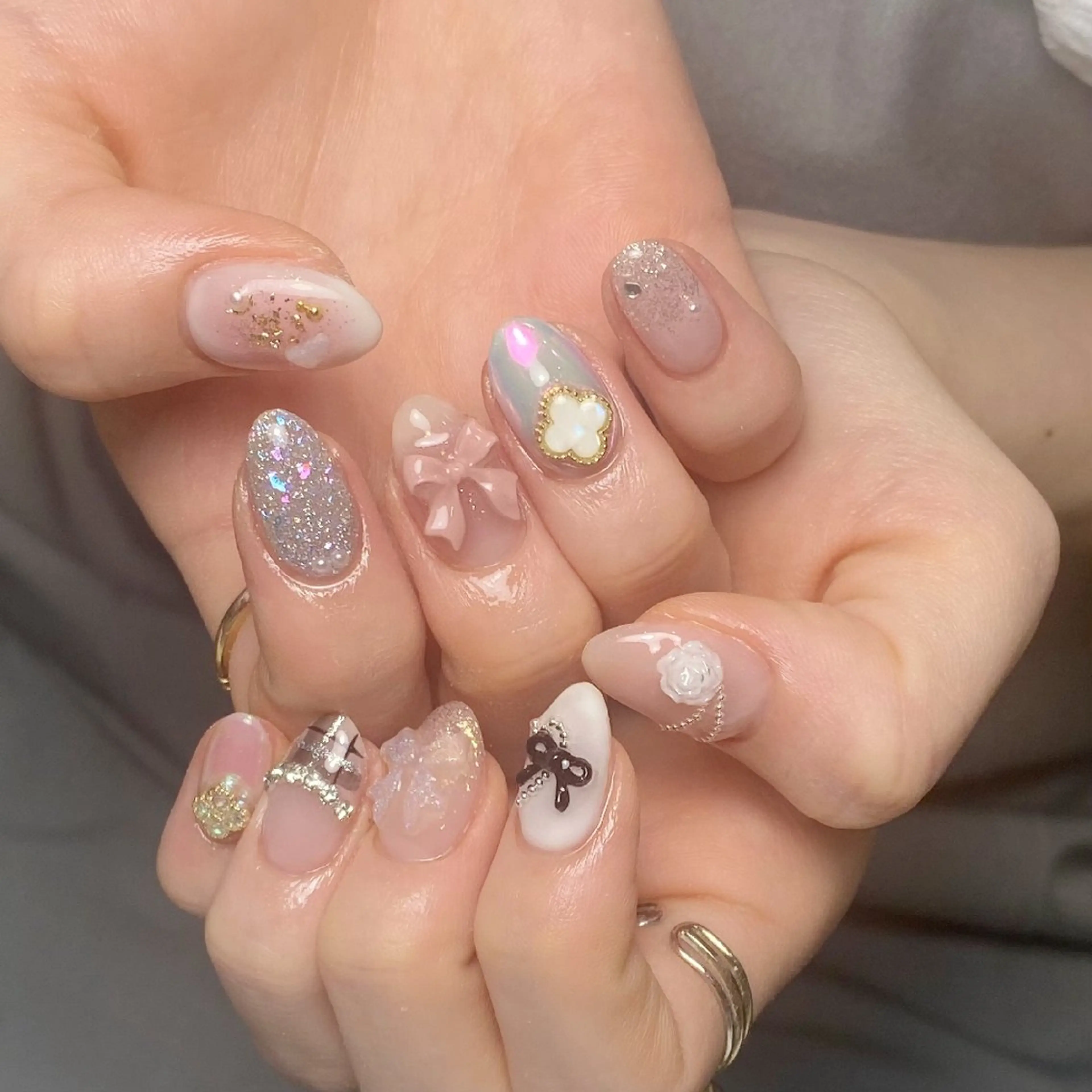 ネイル チークネイル フレンチネイル ジェルネイル ガーリー キラキラネイル ハンドネイル UM Nail Salonのネイルデザイン