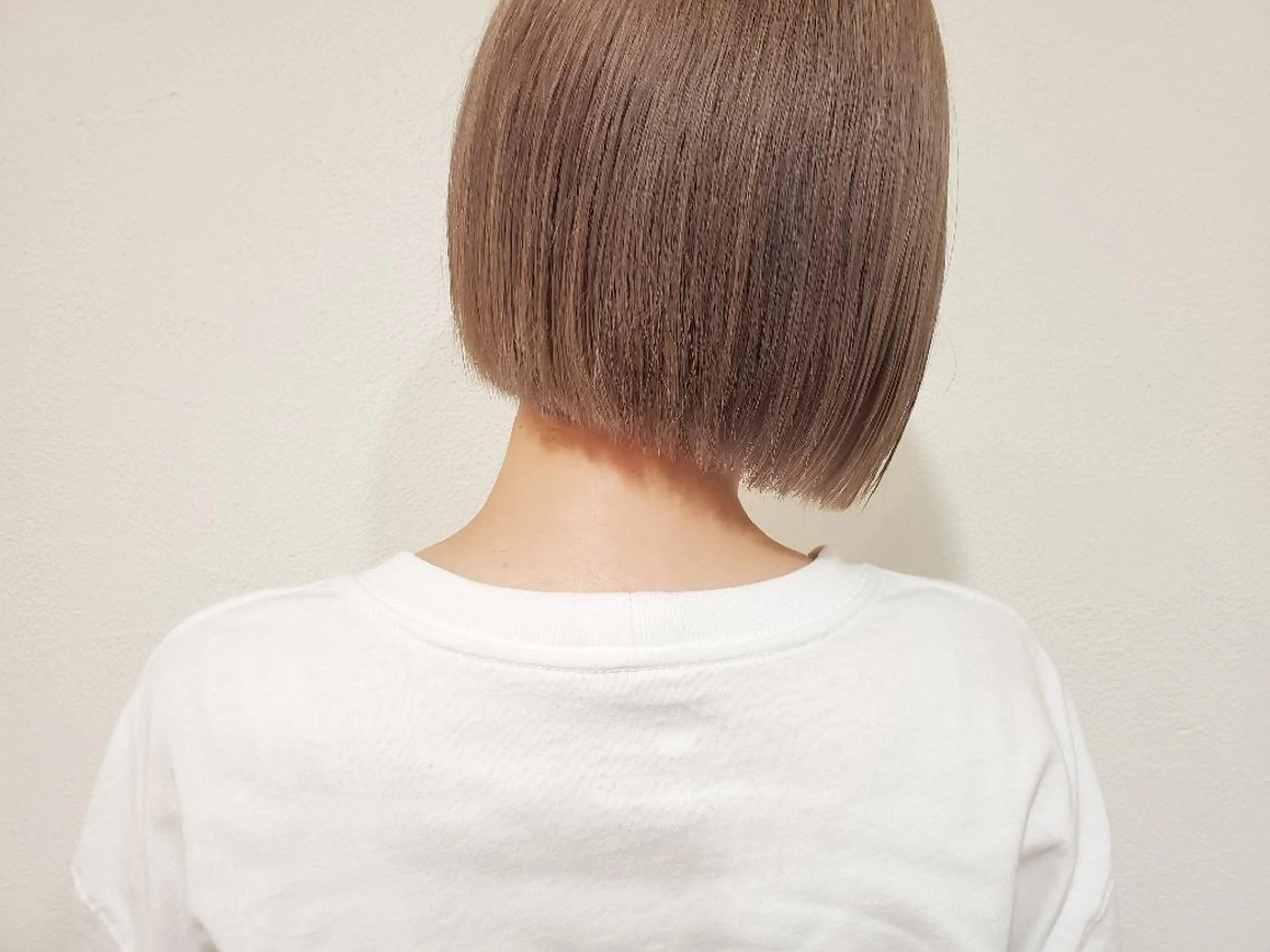 ショート カラー ベージュカラー ミルクティーベージュ ボブ パ ルのヘアスタイル