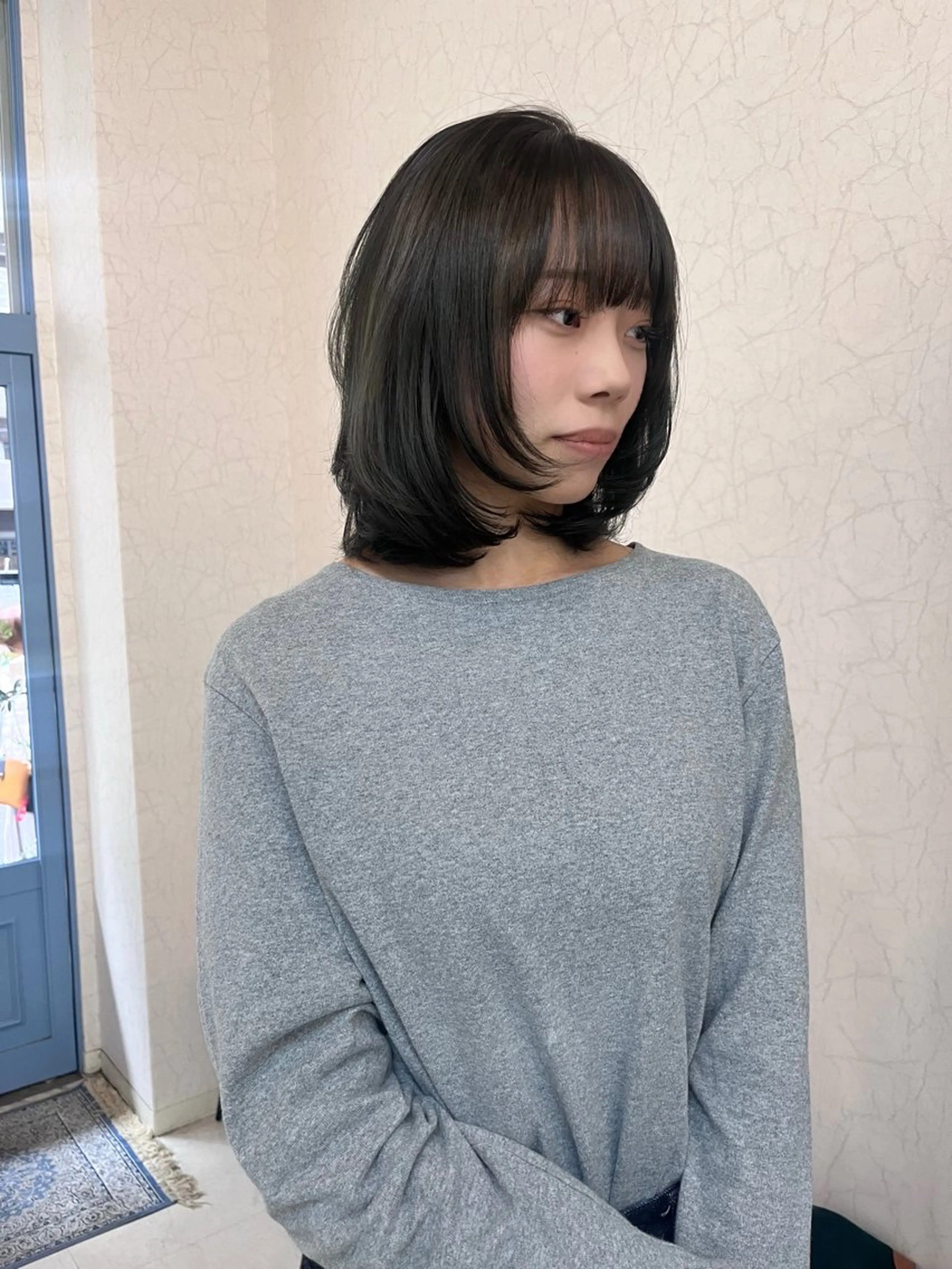 ショート カラー グレージュ オリーブグレージュ オリーブグレー レイヤーカット カット ヘアカラー トリートメント niko RINKAのヘアスタイル