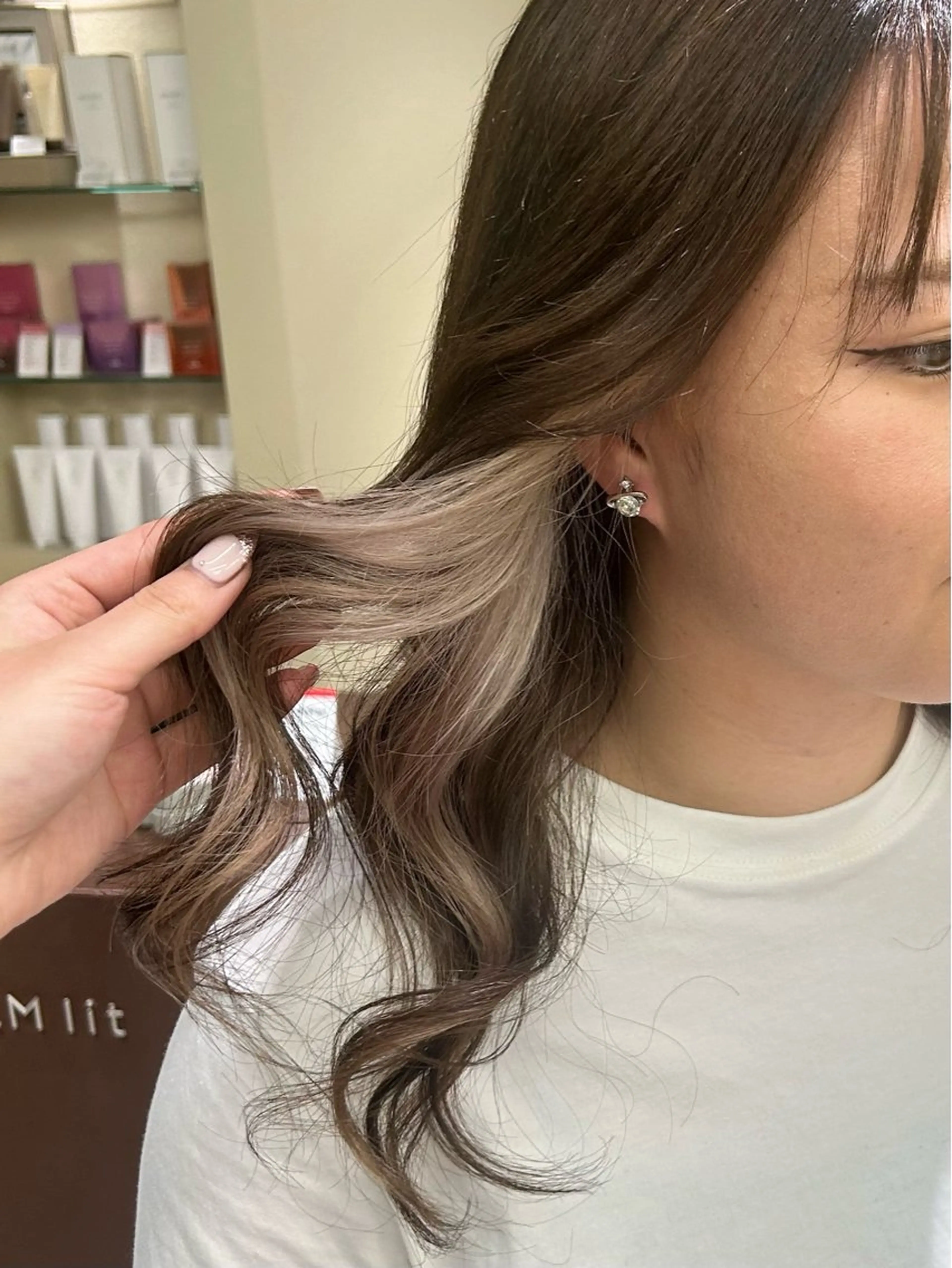 セミロング カラー 寺澤 花梨のヘアスタイル