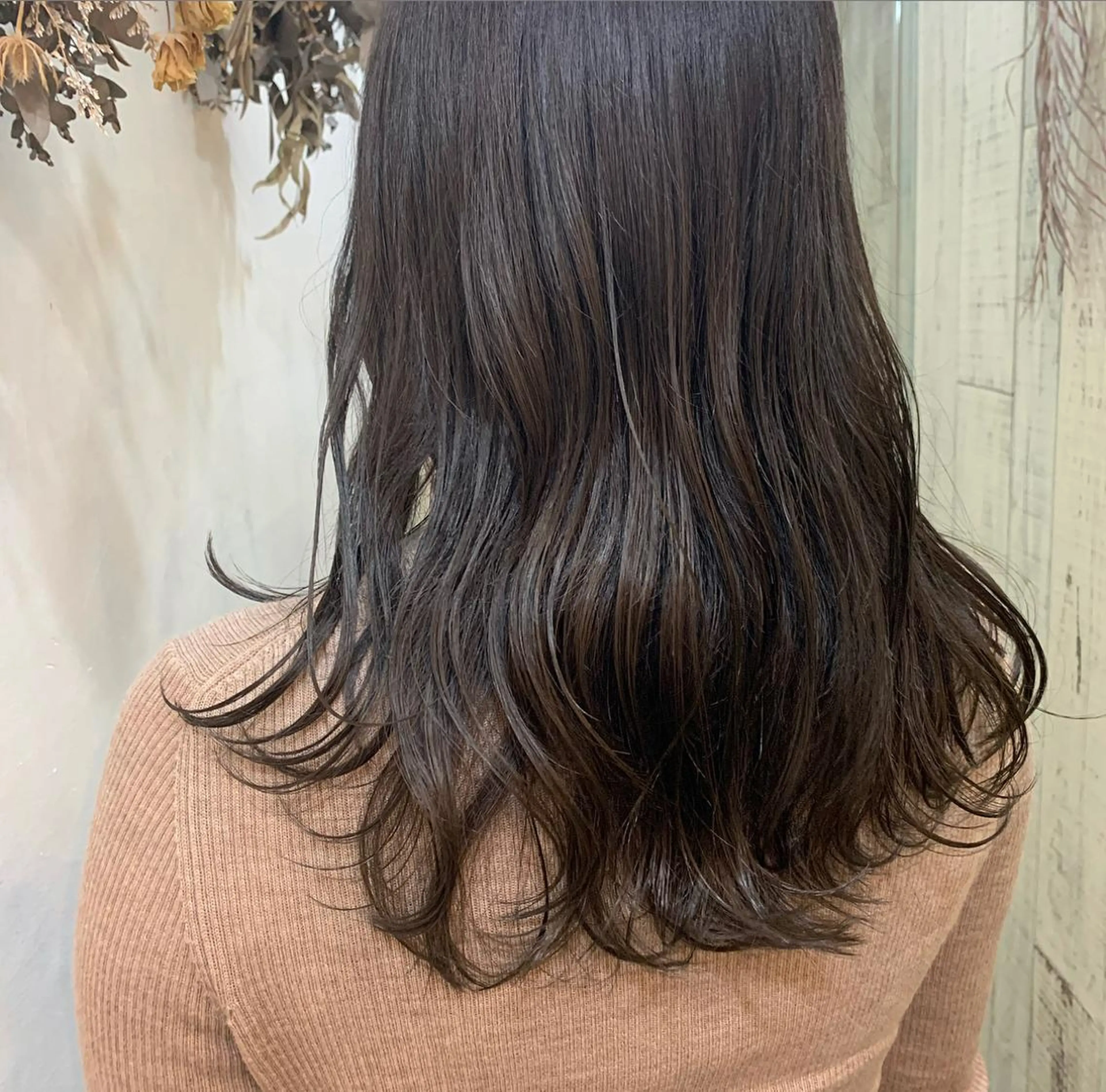 セミロング カラー ツチダ カホのヘアスタイル