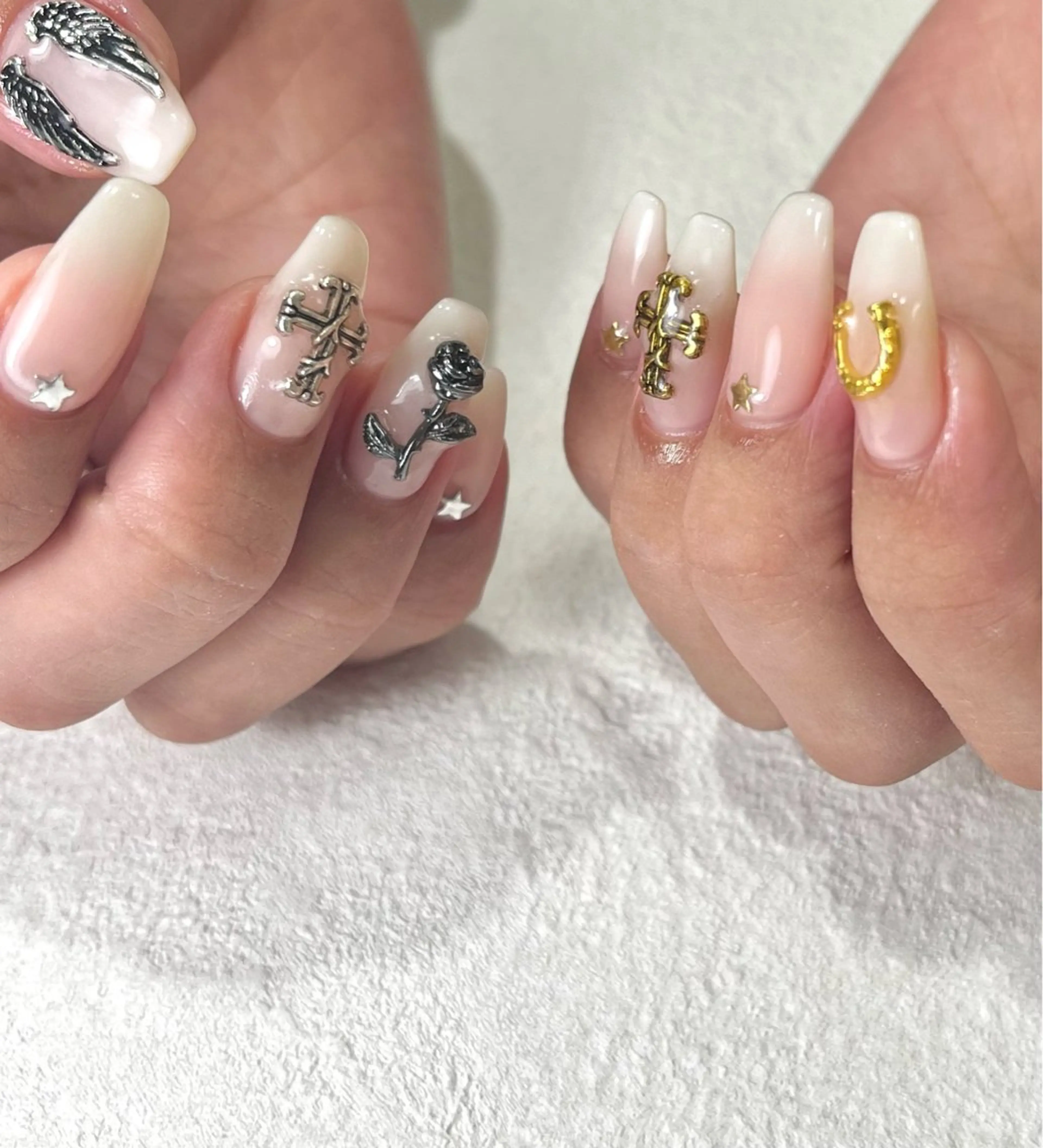 ネイル シルバー ハンドネイル フットネイル para ☀︎ sol by BECK所属・Para Sol nail　Maoのネイルデザイン
